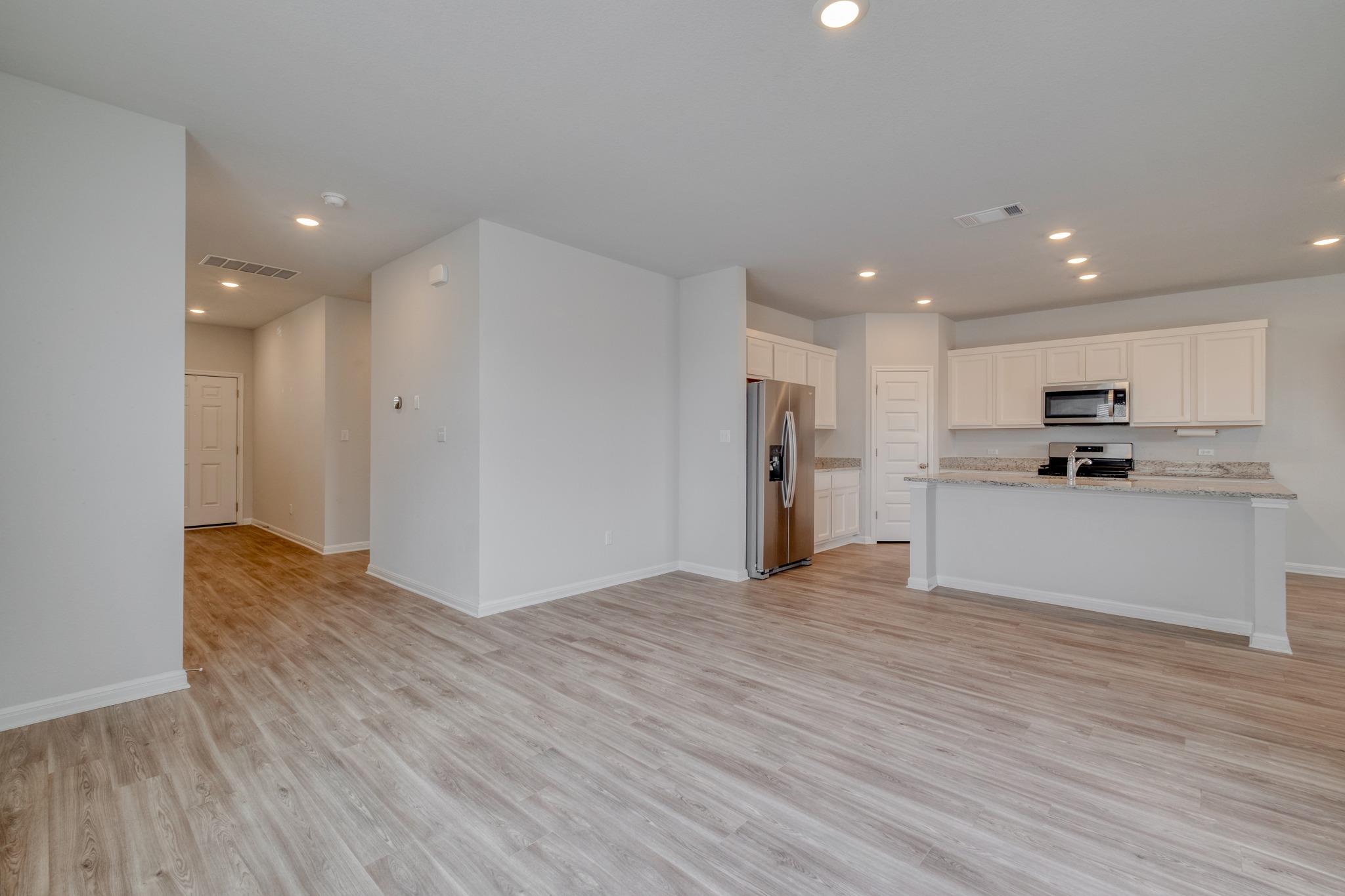 128 Checkers Cv, Elgin, TX 78621