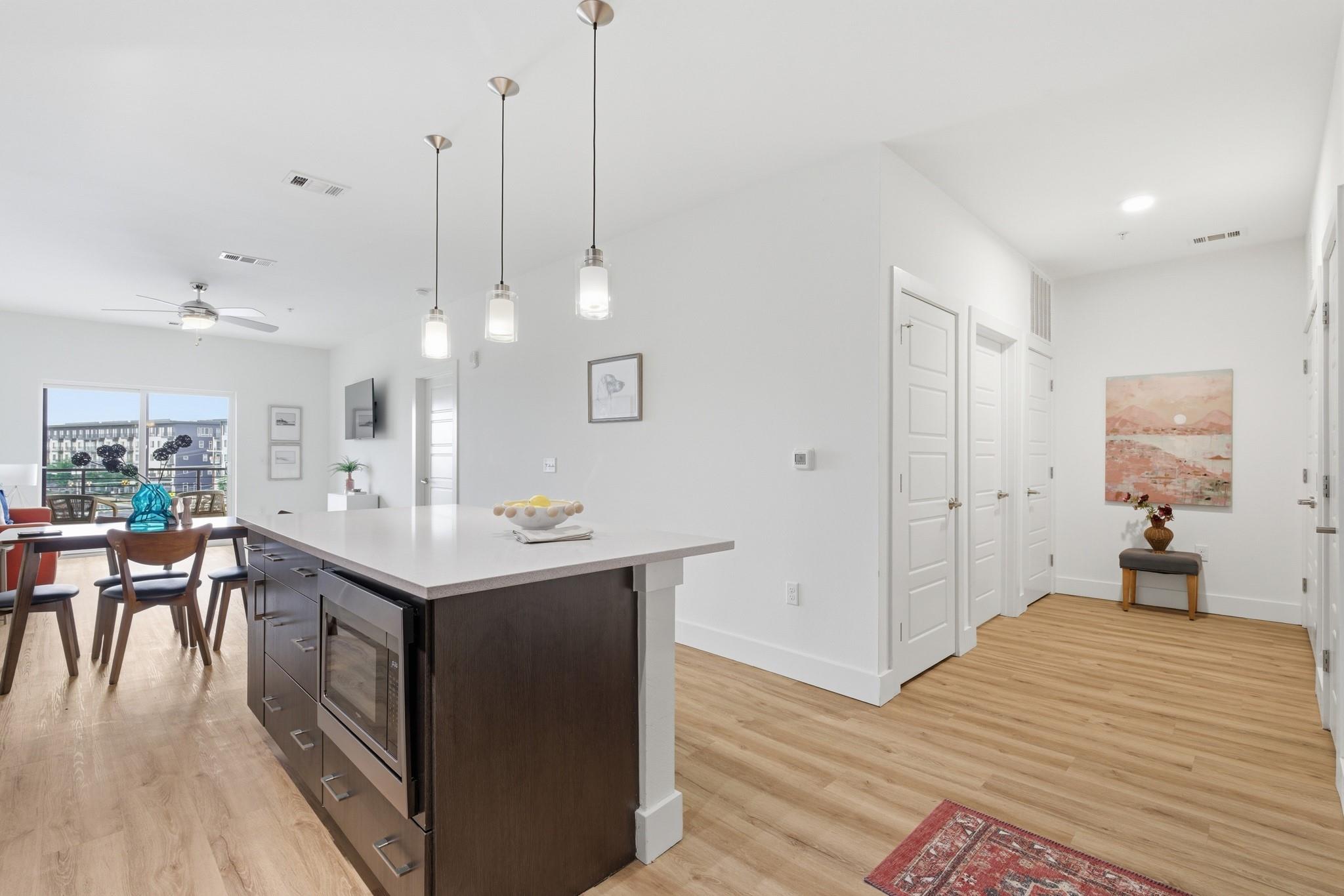 6444 Burnet Rd # 403, Austin, TX 78757