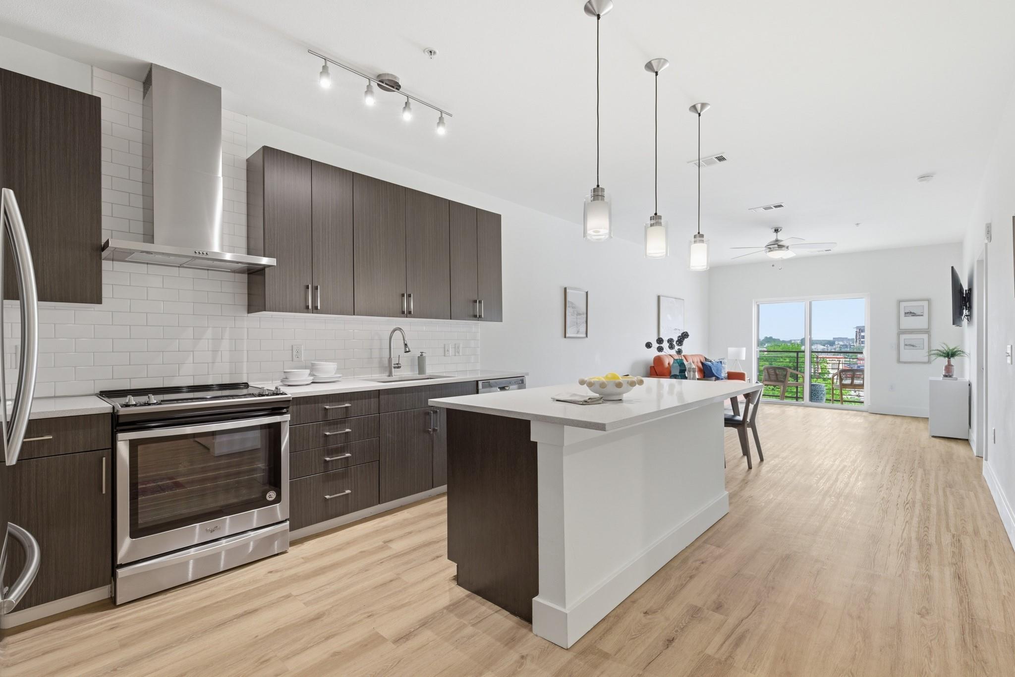 6444 Burnet Rd # 403, Austin, TX 78757