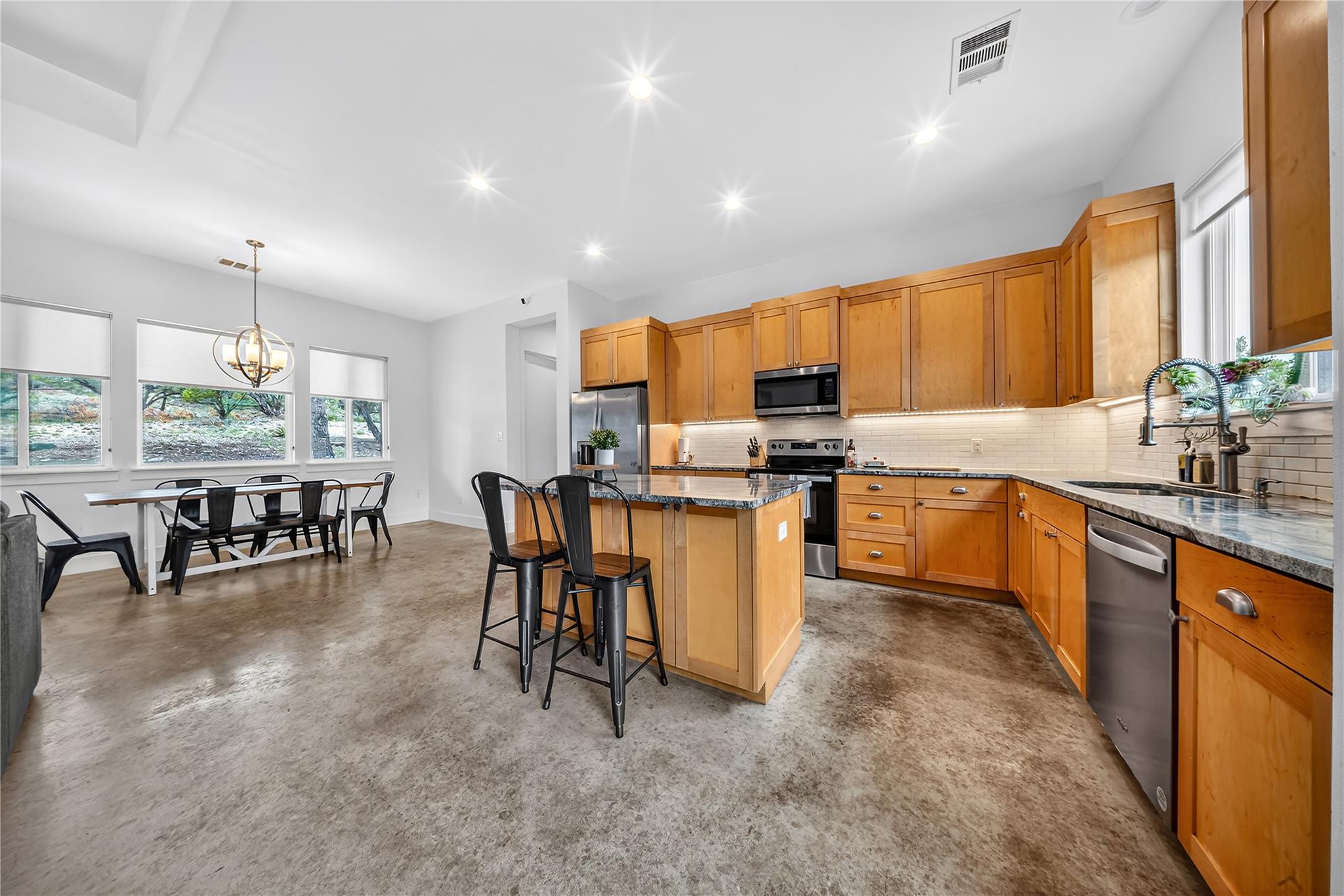 21002 Brewer Ln, Lago Vista, TX 78645