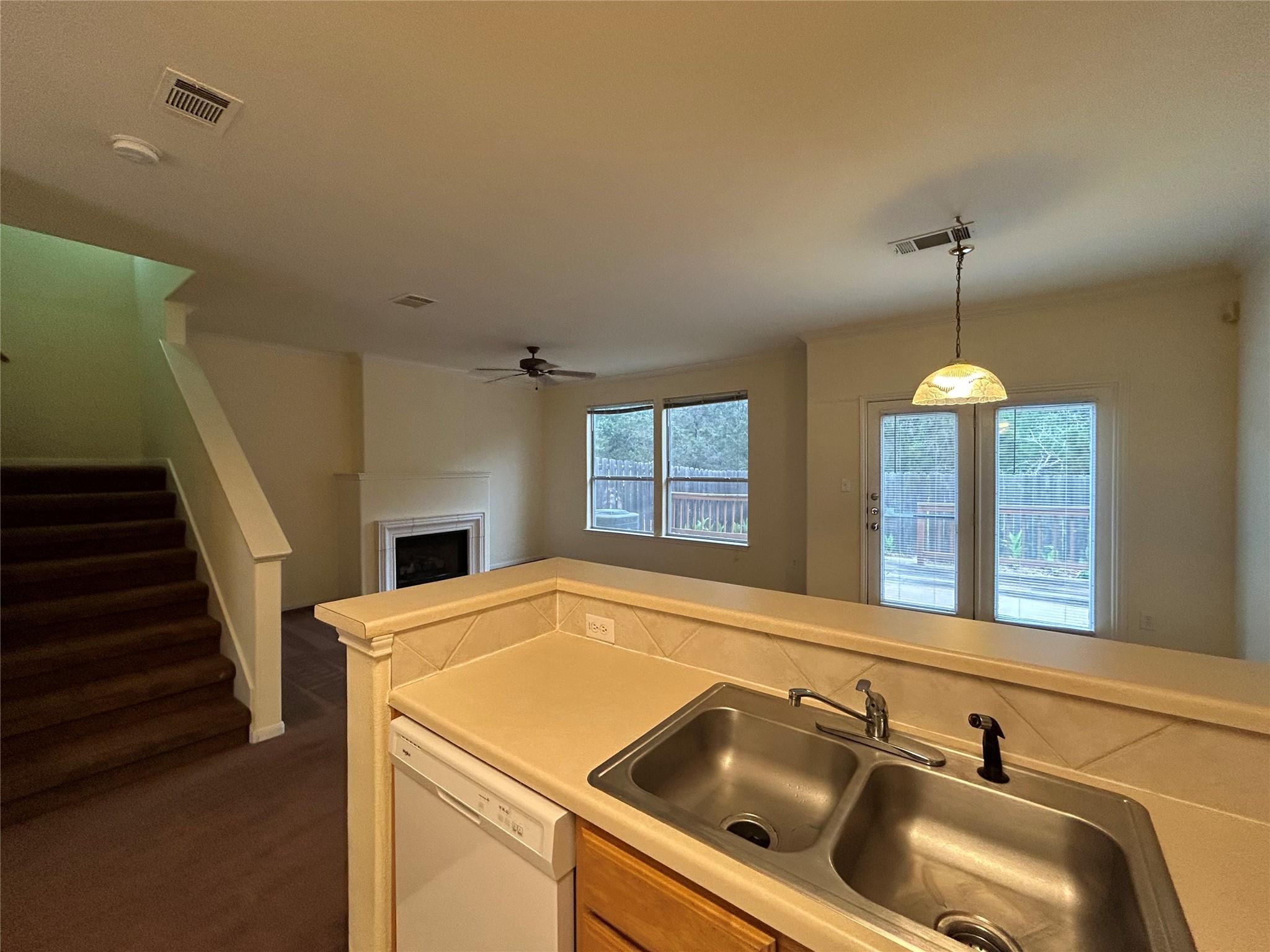 4620 W William Cannon Dr # 5, Austin, TX 78749