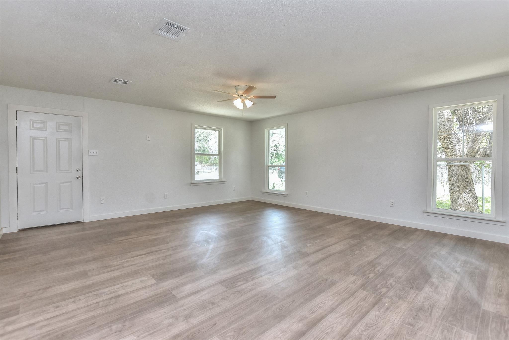 641 Williams Ave, Rockdale, TX 76567