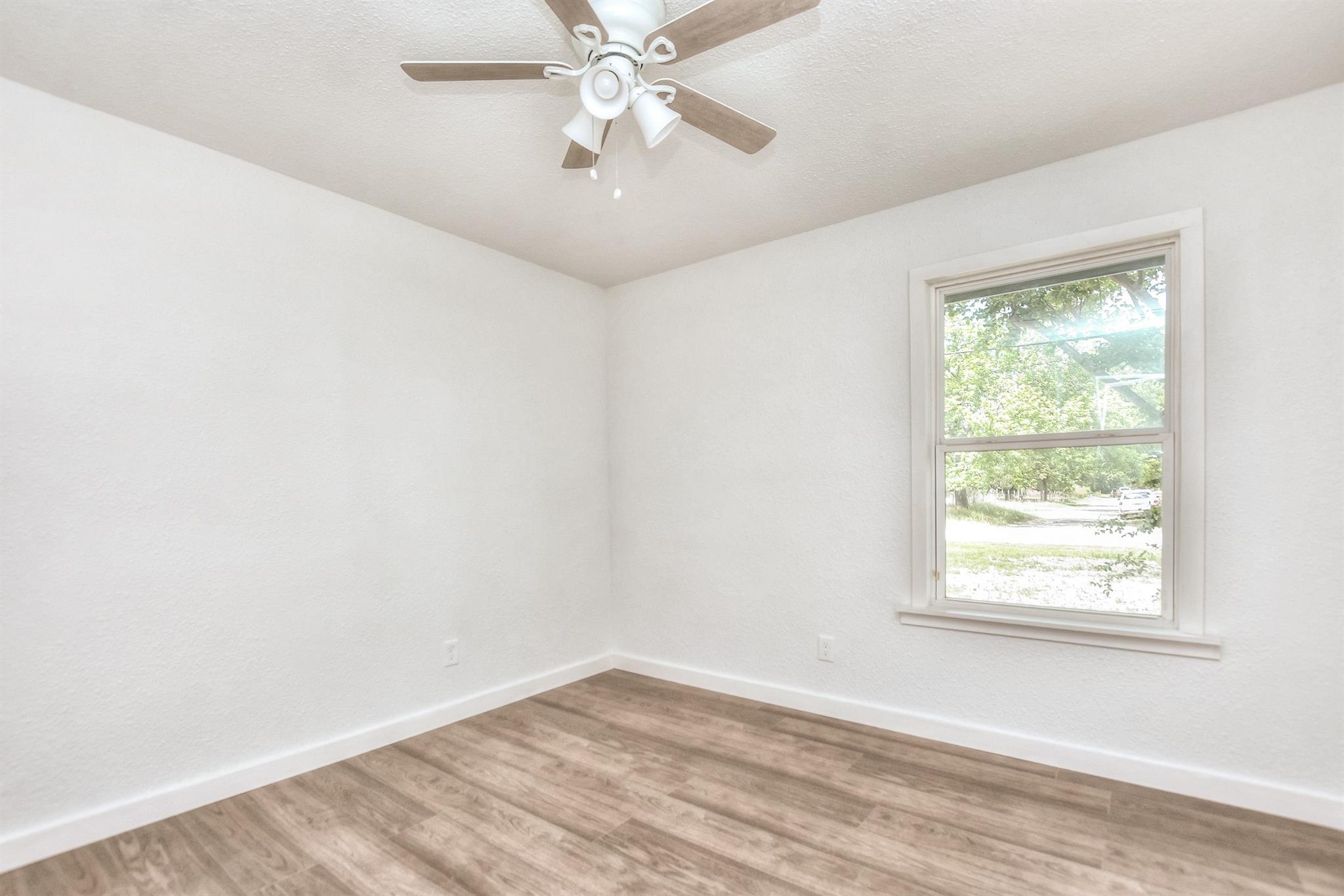 641 Williams Ave, Rockdale, TX 76567