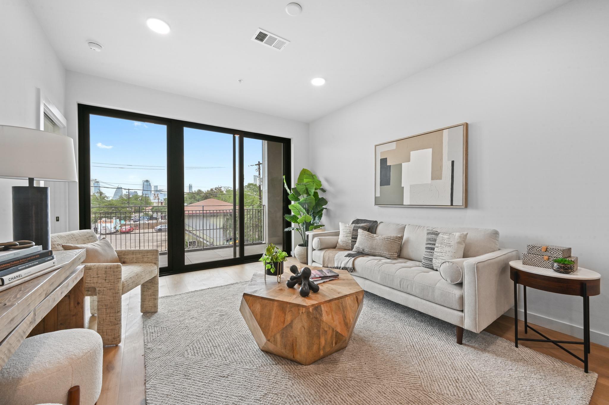 2209 S 1st St # 209, Austin, TX 78704