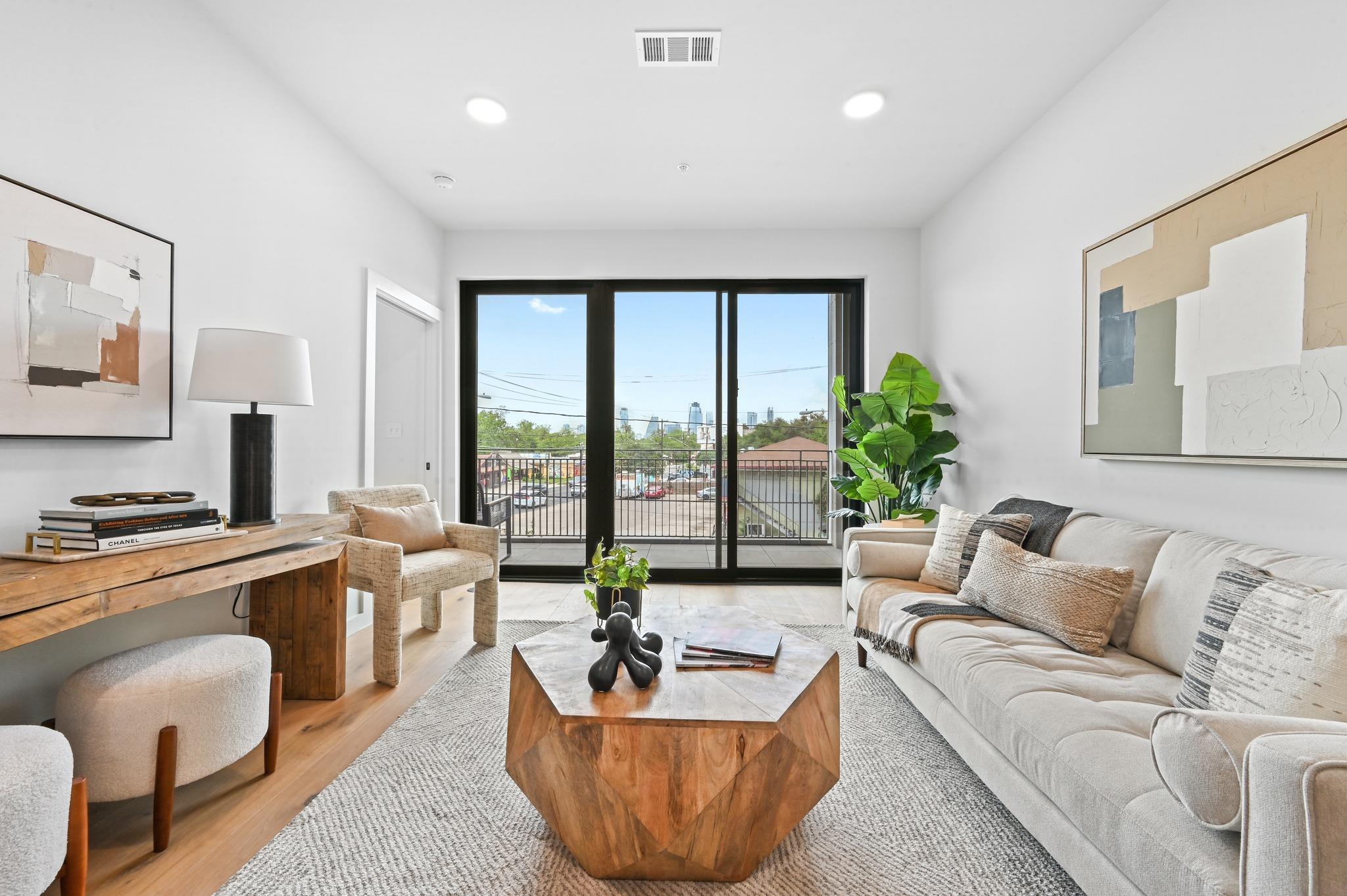 2209 S 1st St # 209, Austin, TX 78704