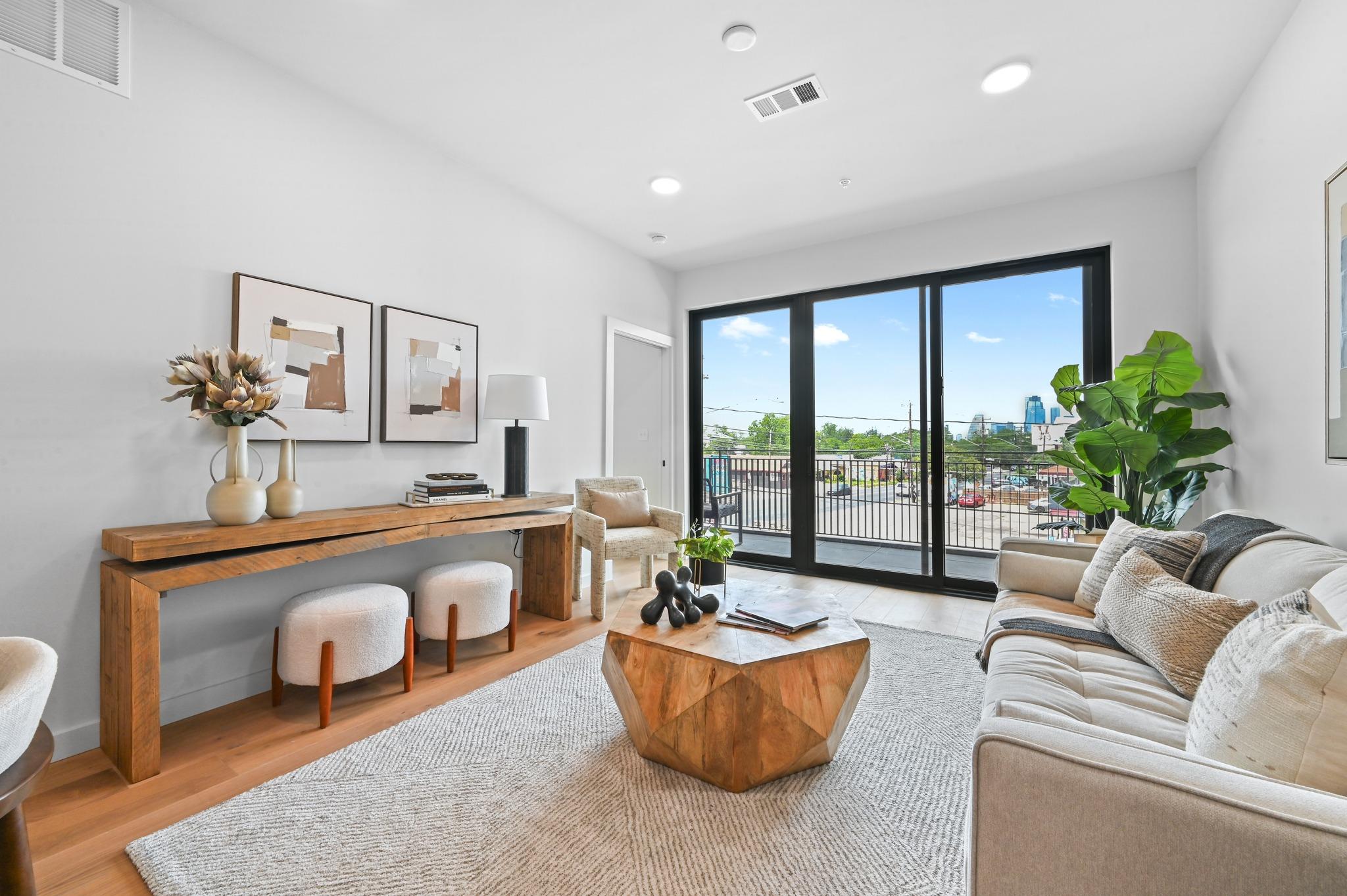 2209 S 1st St # 209, Austin, TX 78704