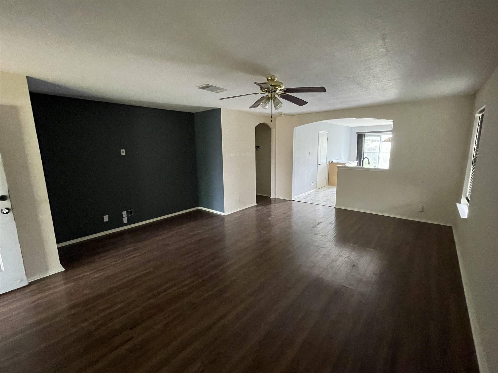 110 Brentwood Dr, Leander, TX 78641