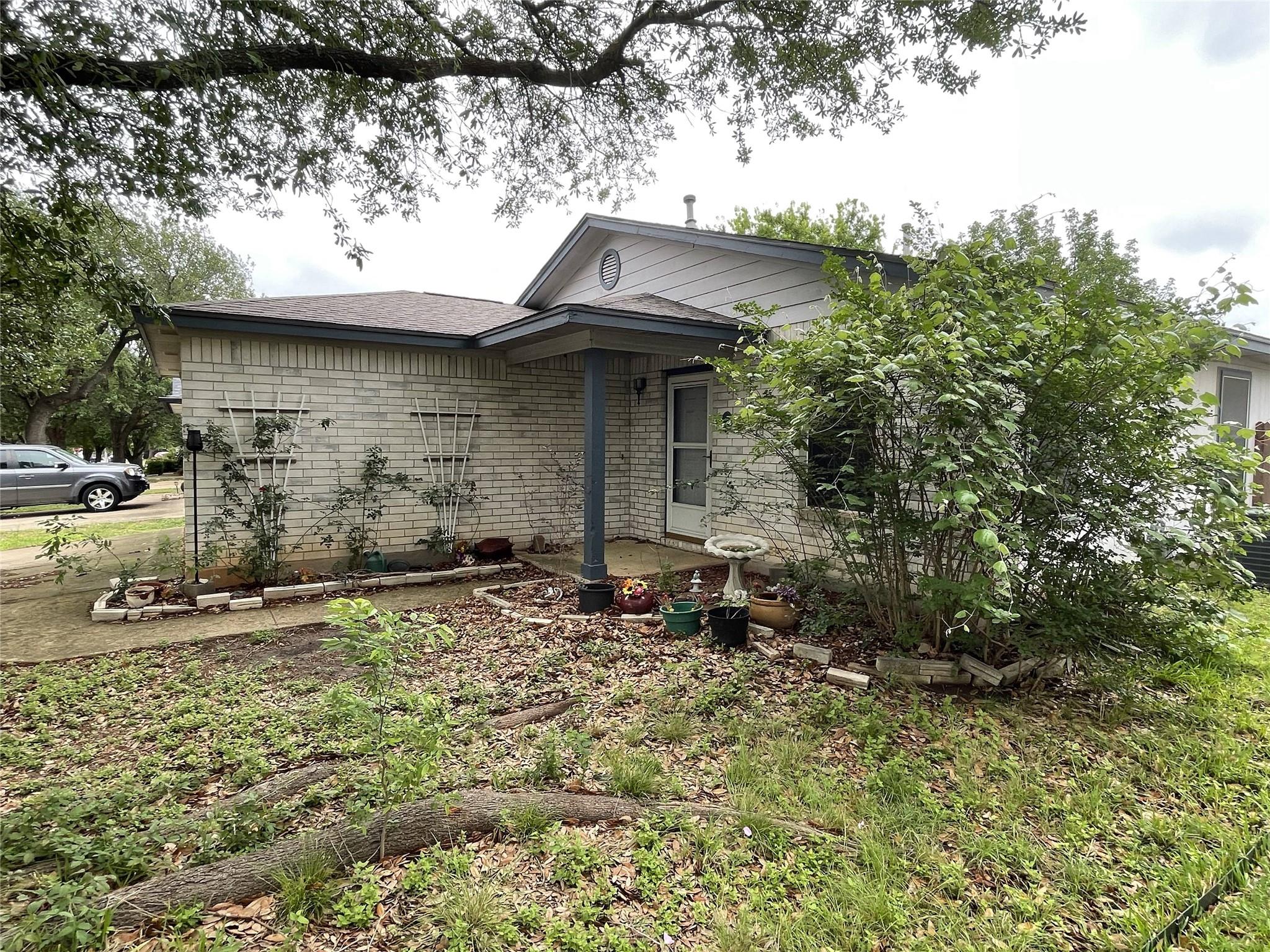 110 Brentwood Dr, Leander, TX 78641