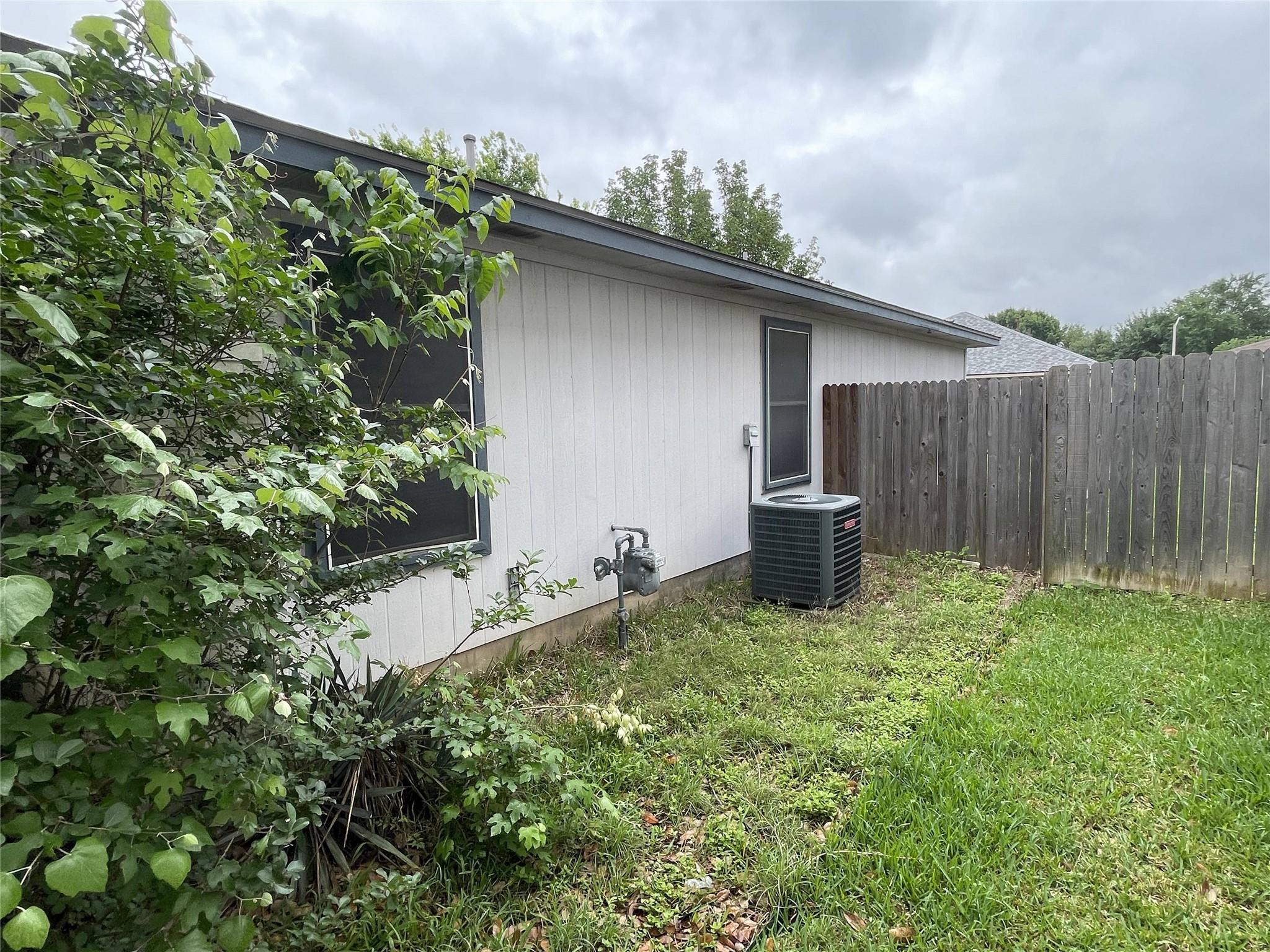 110 Brentwood Dr, Leander, TX 78641