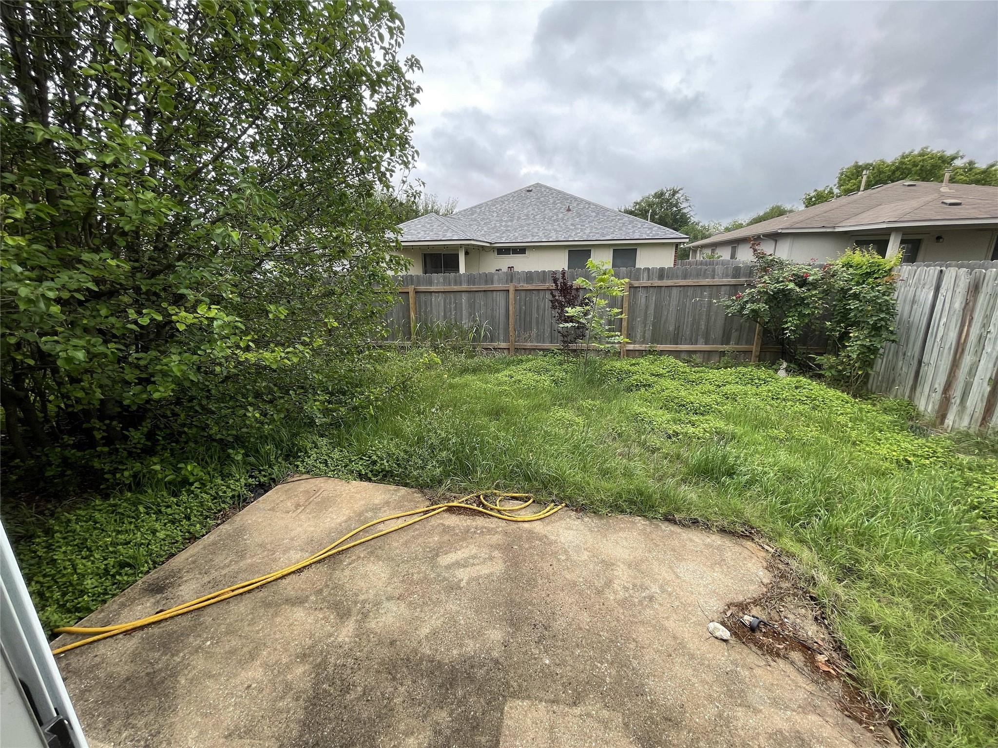110 Brentwood Dr, Leander, TX 78641