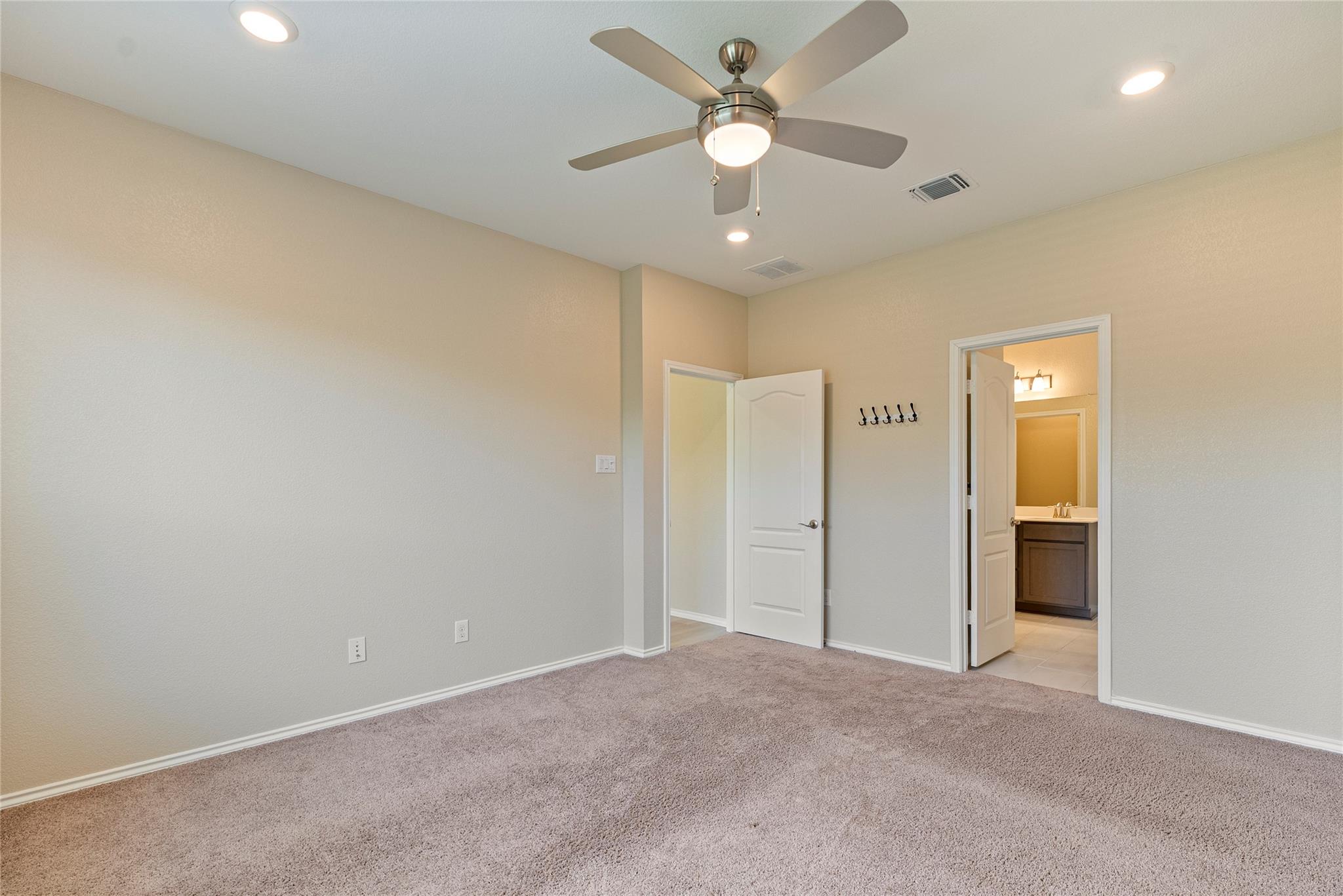 1917 Stinnett Dr, Leander, TX 78641