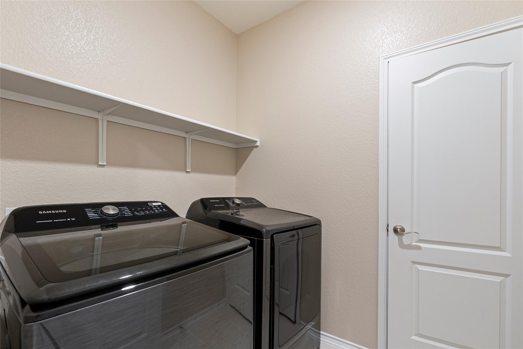 1917 Stinnett Dr, Leander, TX 78641