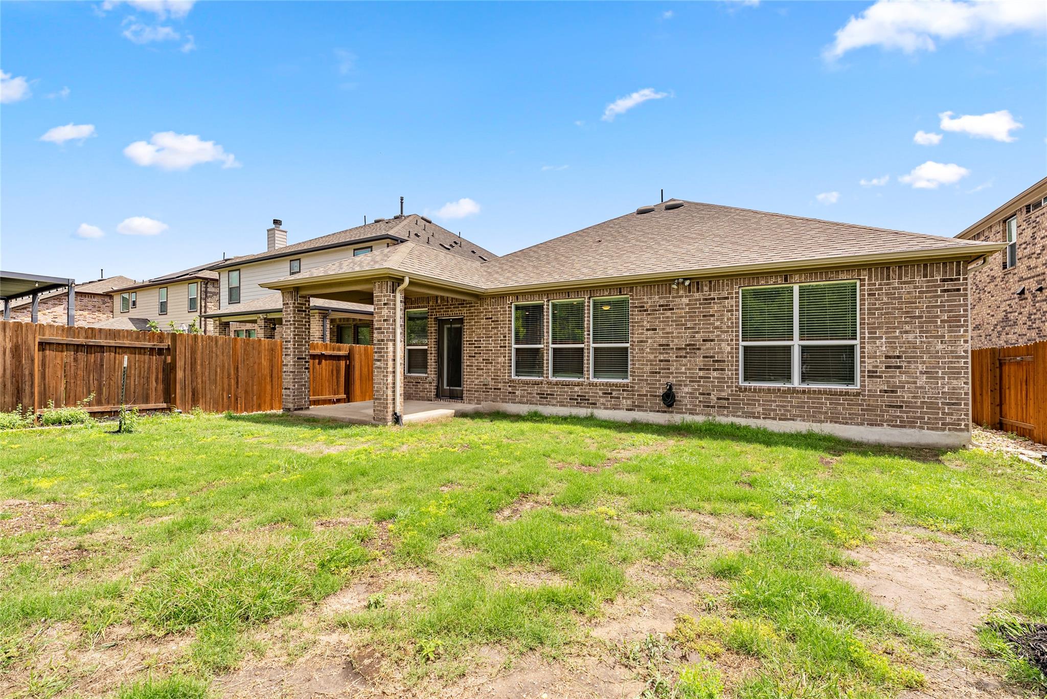 1917 Stinnett Dr, Leander, TX 78641