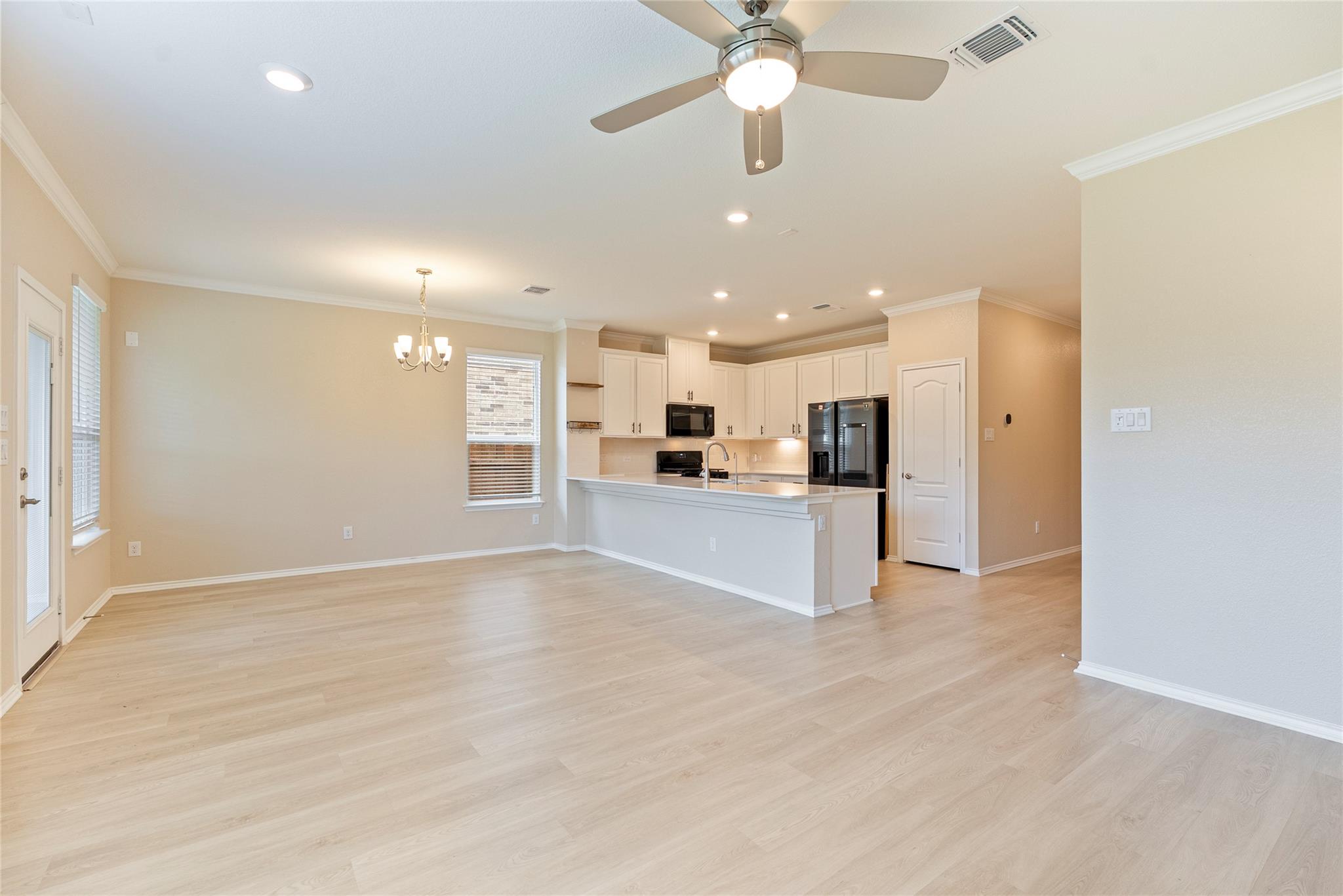 1917 Stinnett Dr, Leander, TX 78641