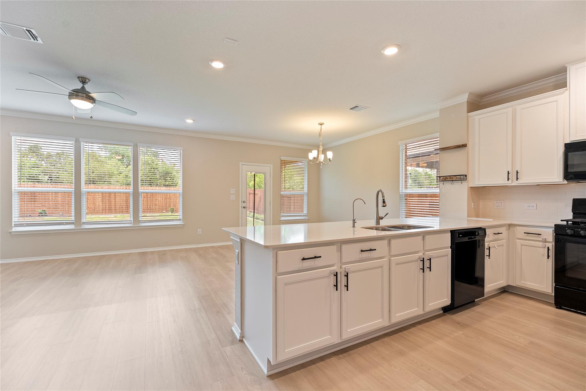 1917 Stinnett Dr, Leander, TX 78641