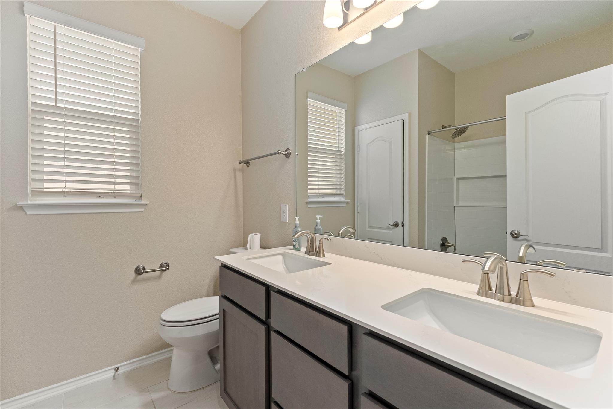 1917 Stinnett Dr, Leander, TX 78641