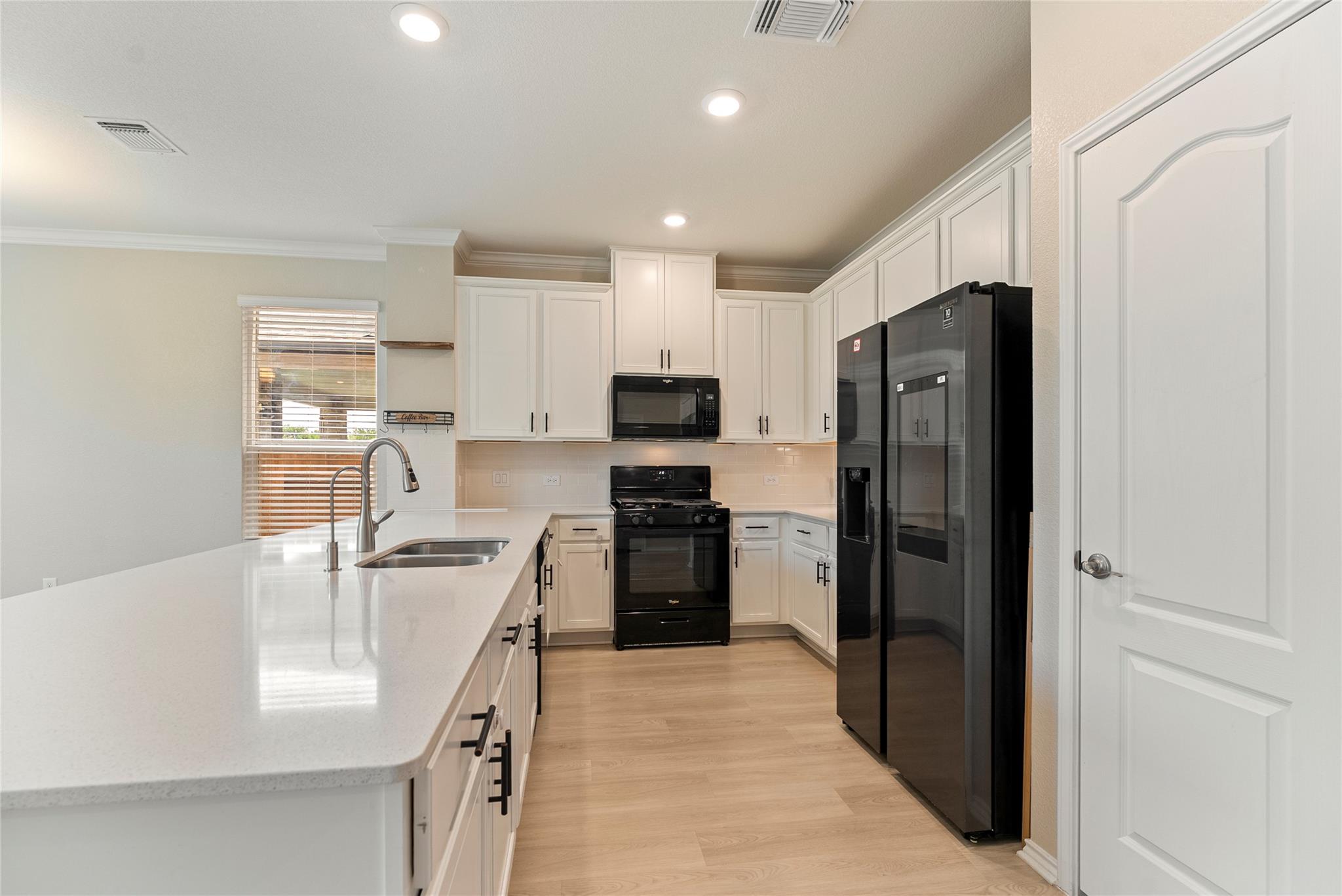 1917 Stinnett Dr, Leander, TX 78641