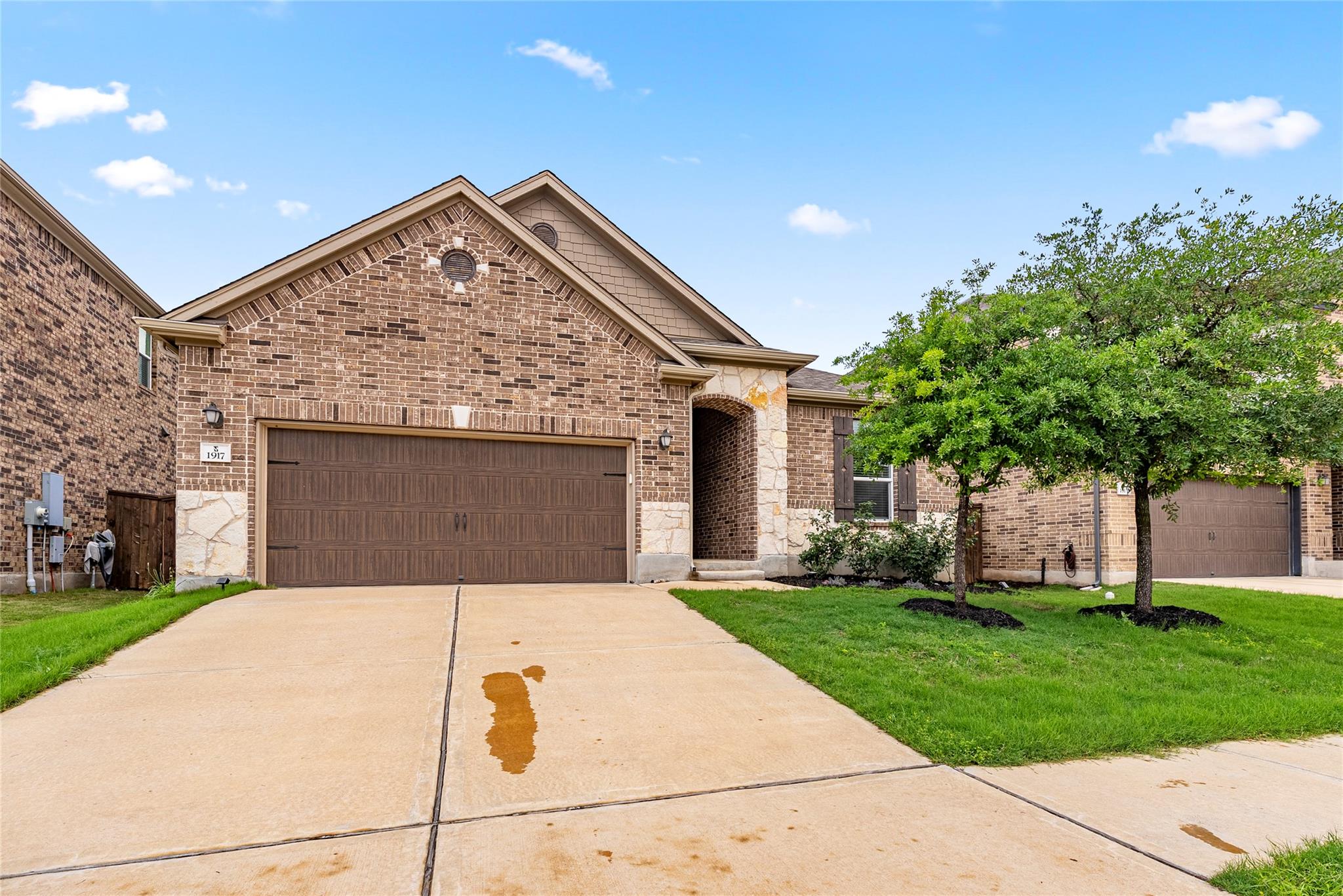 1917 Stinnett Dr, Leander, TX 78641