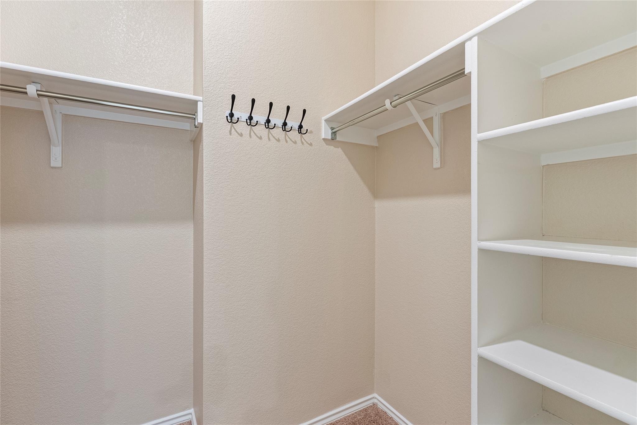 1917 Stinnett Dr, Leander, TX 78641