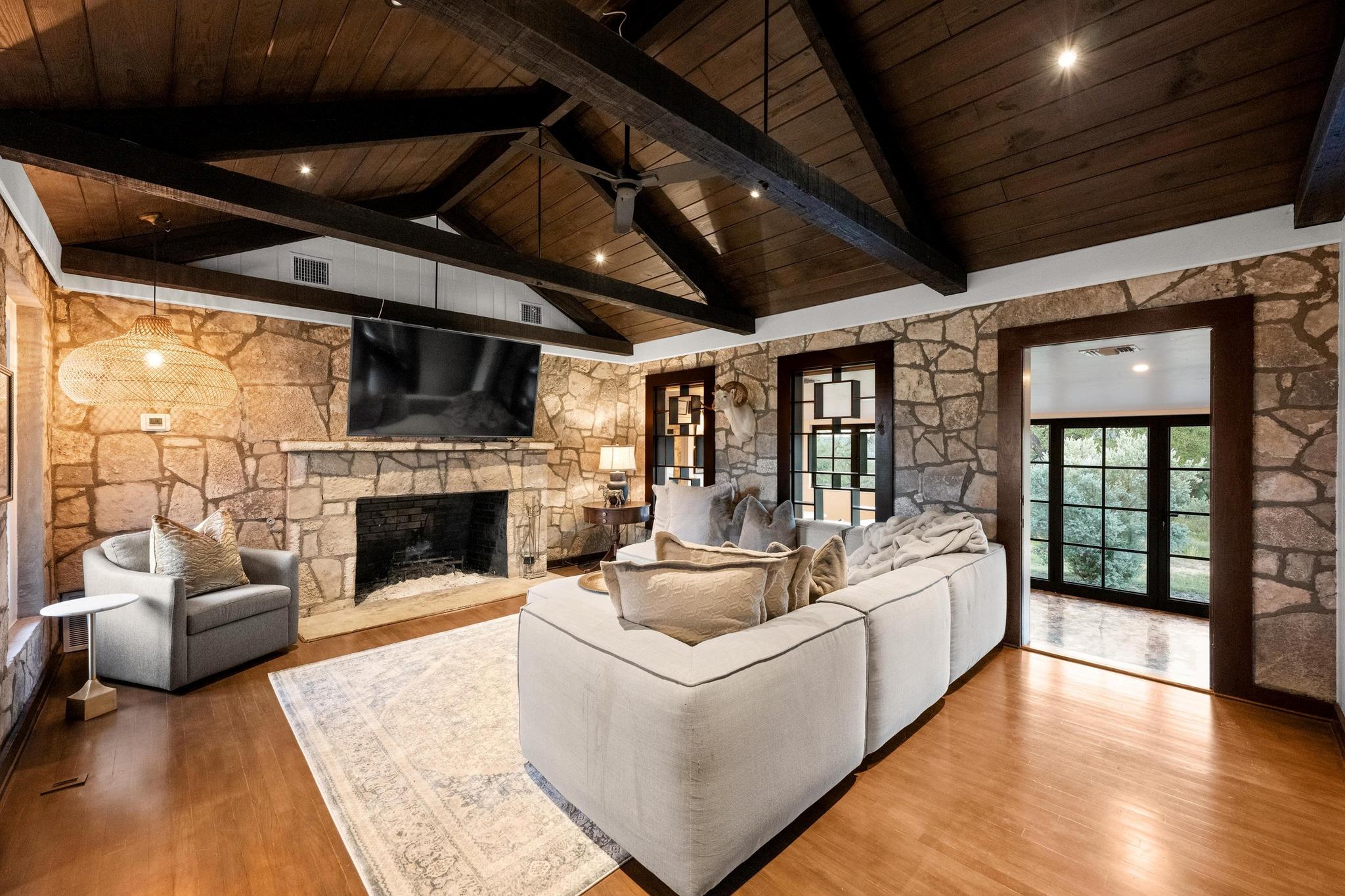 5930 Grotto Creek Court Ct, Fischer, TX 78623