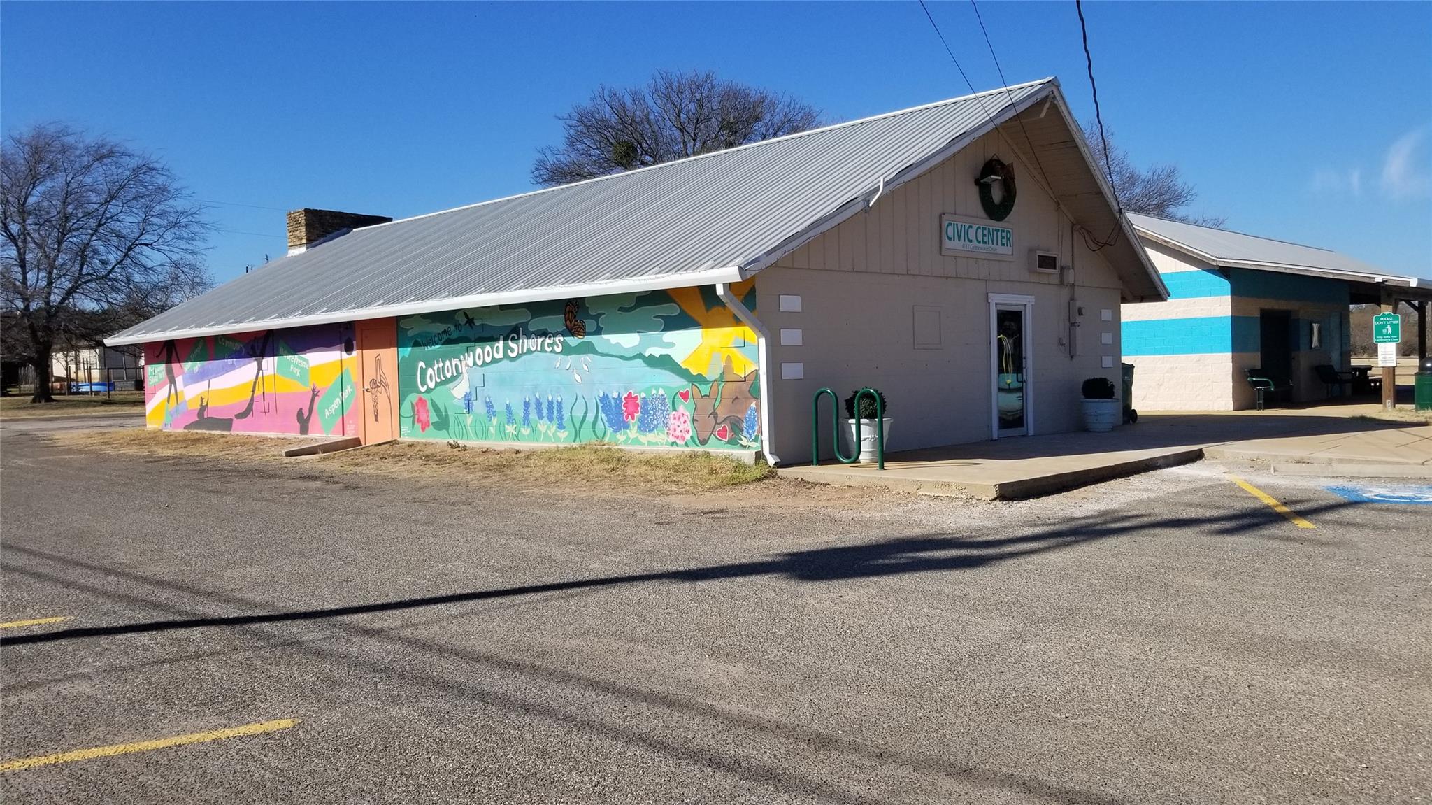 722 Pecan Ln, Cottonwood Shores, TX 78657