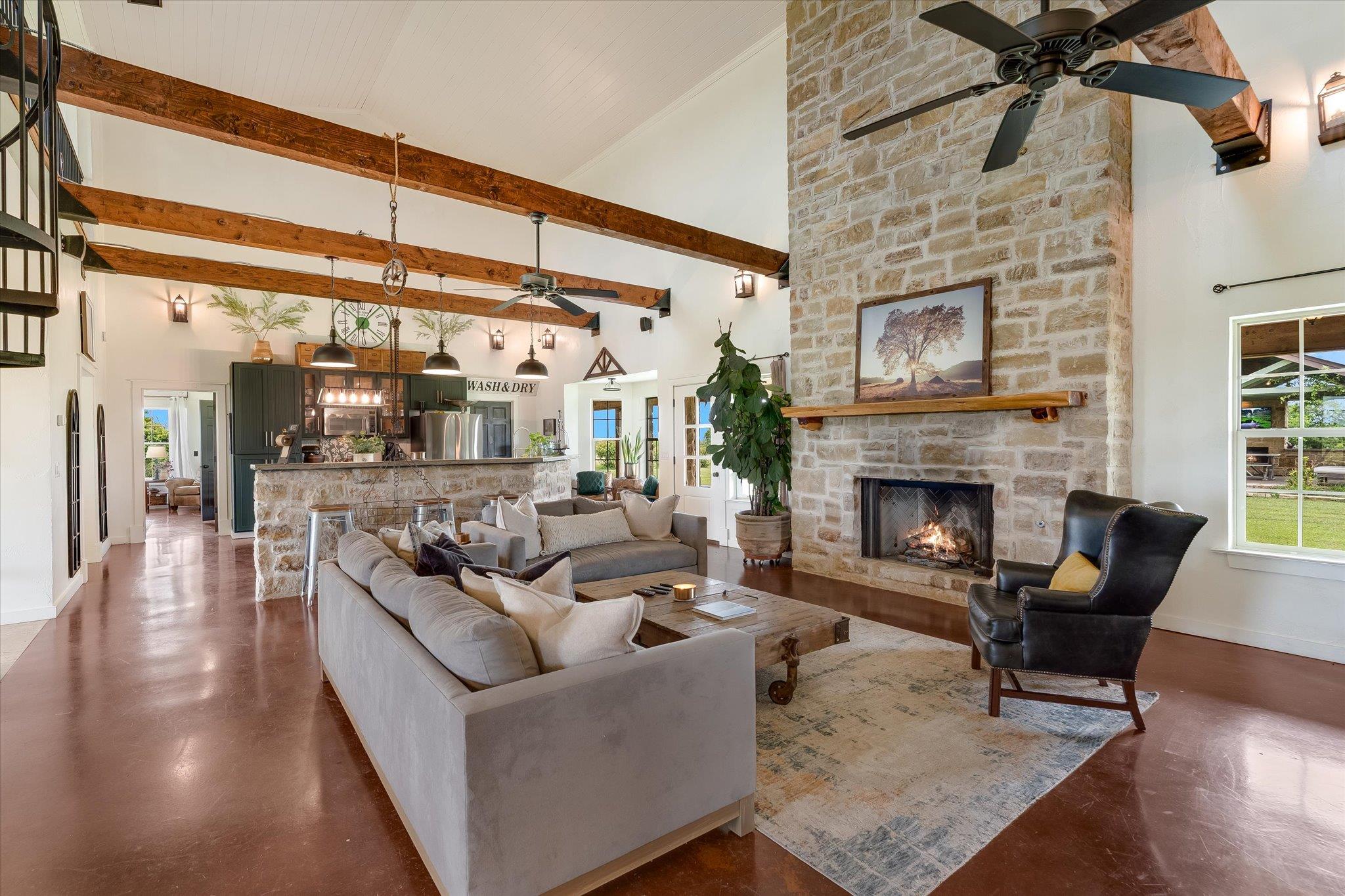 400 Little El Paso Rd, Martindale, TX 78655