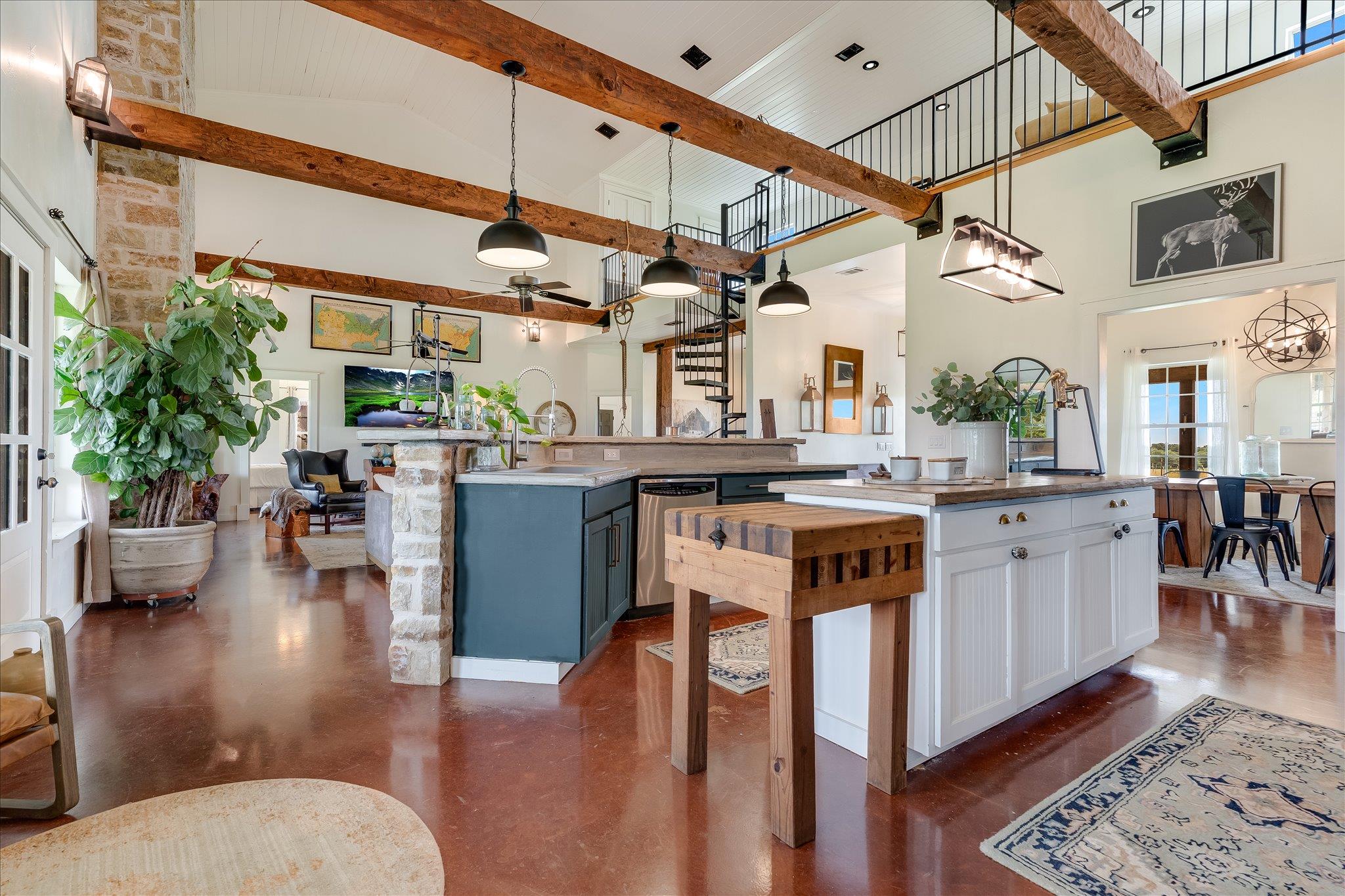 400 Little El Paso Rd, Martindale, TX 78655