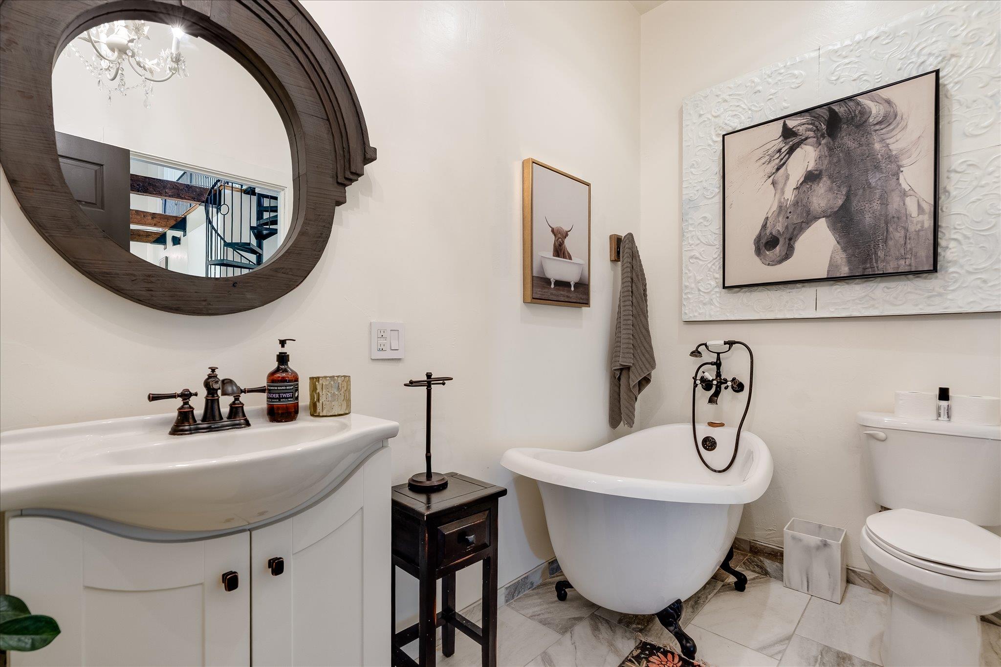 400 Little El Paso Rd, Martindale, TX 78655