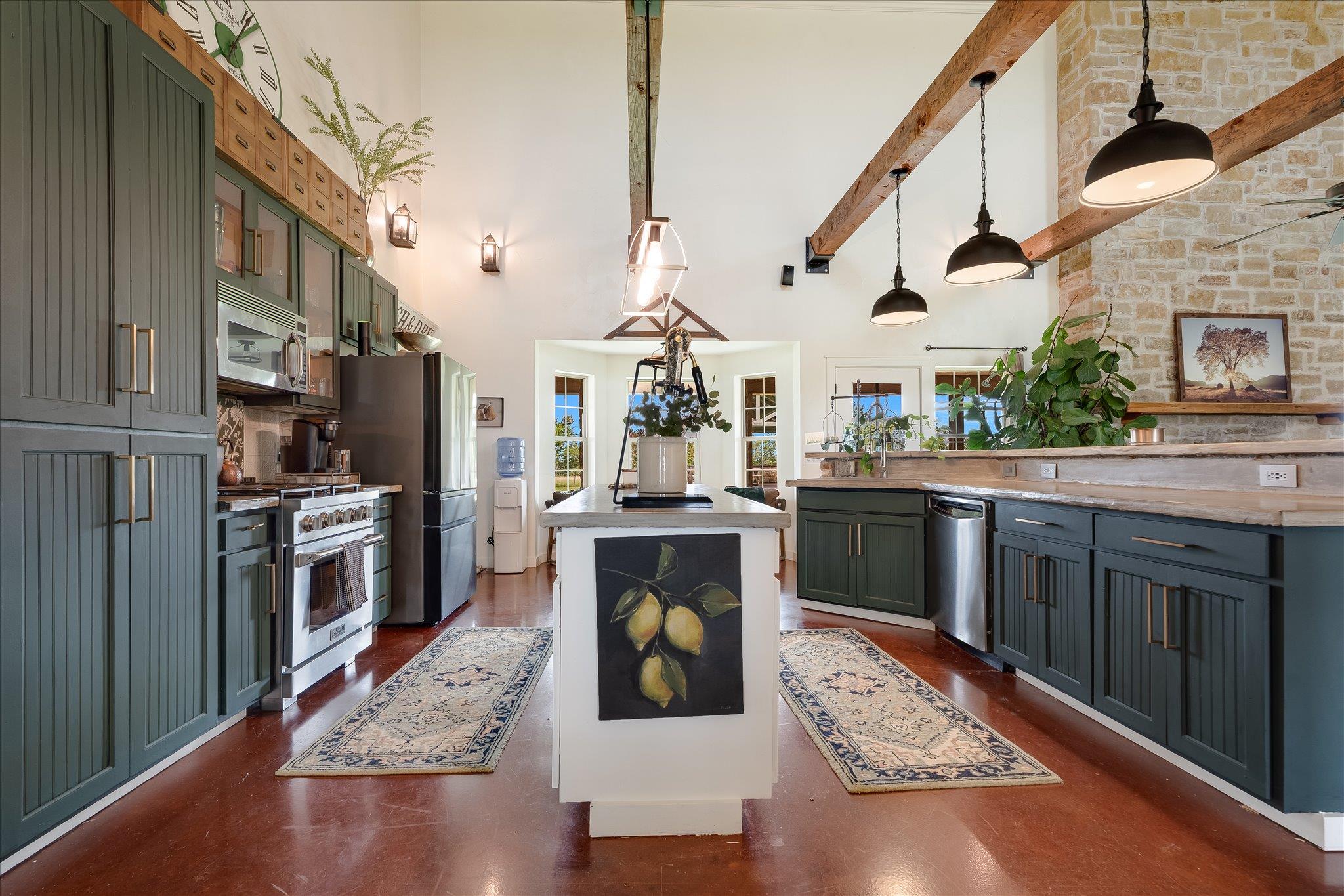 400 Little El Paso Rd, Martindale, TX 78655