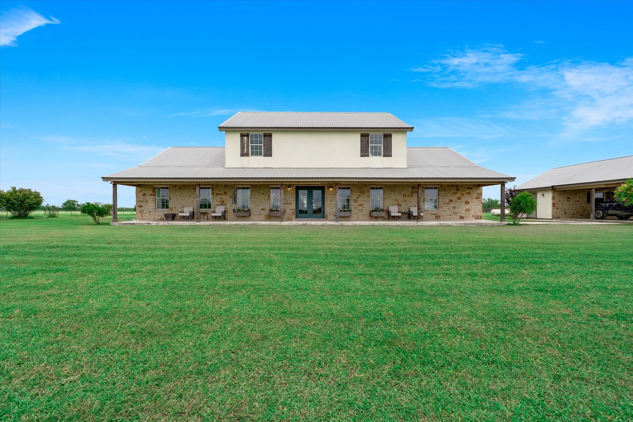 400 Little El Paso Rd, Martindale, TX 78655