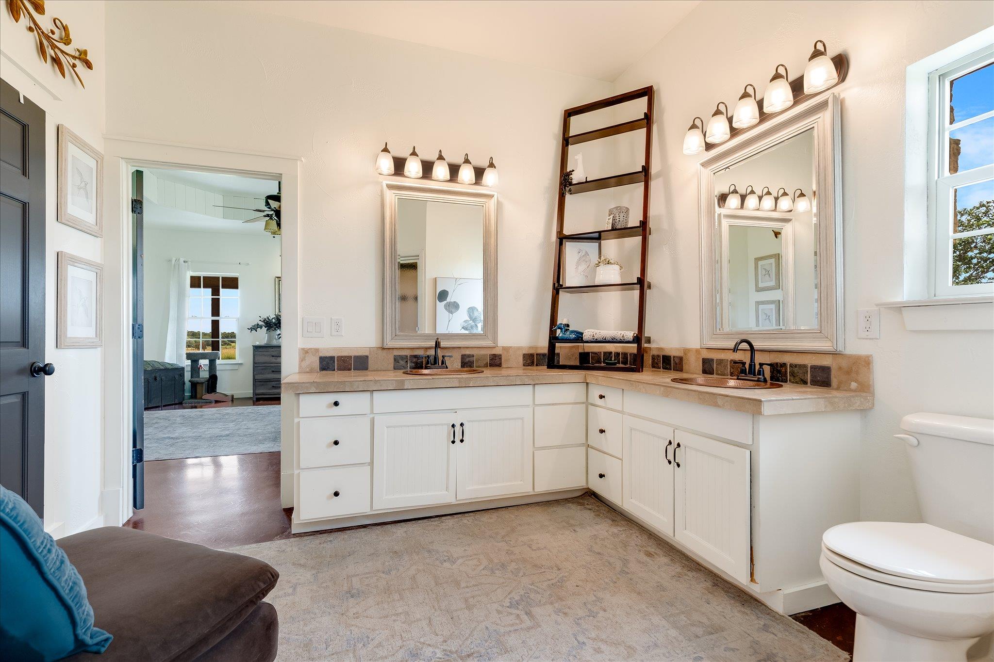 400 Little El Paso Rd, Martindale, TX 78655