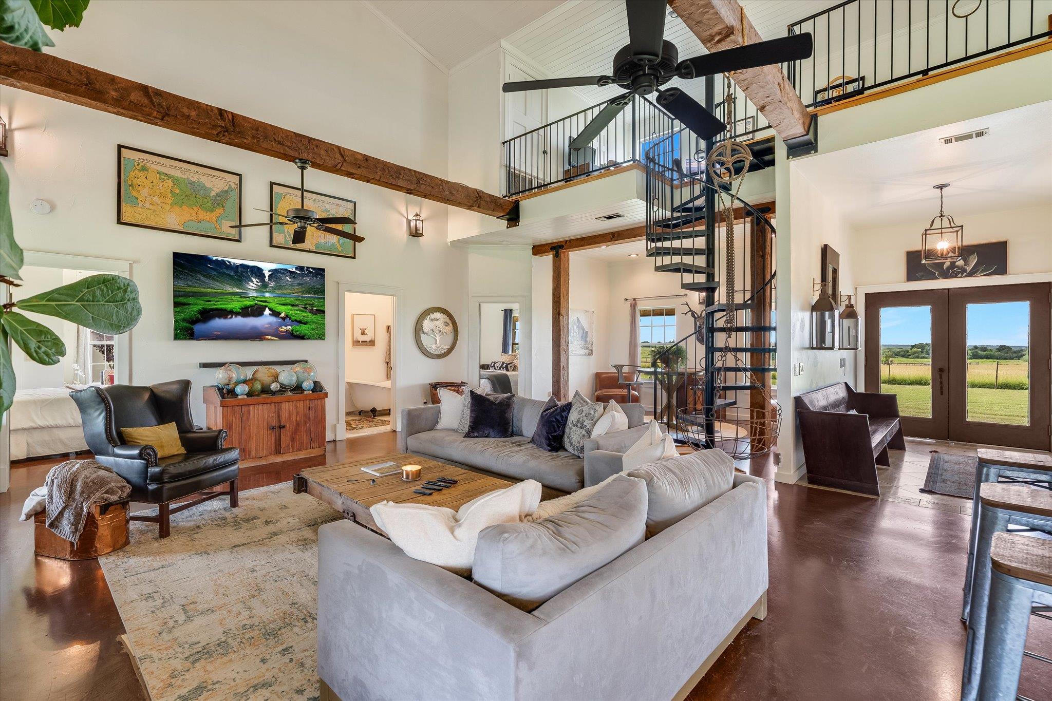 400 Little El Paso Rd, Martindale, TX 78655