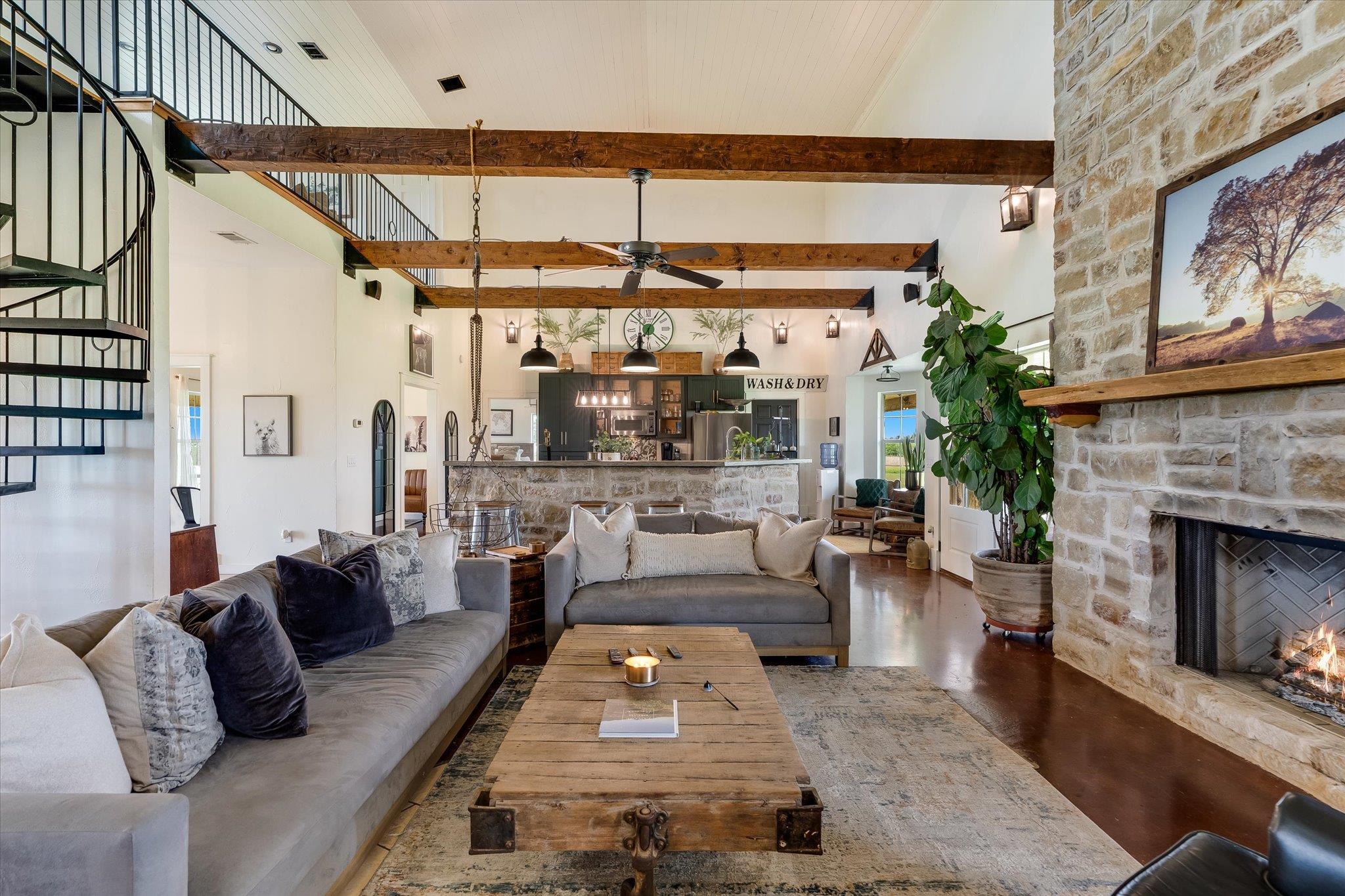 400 Little El Paso Rd, Martindale, TX 78655