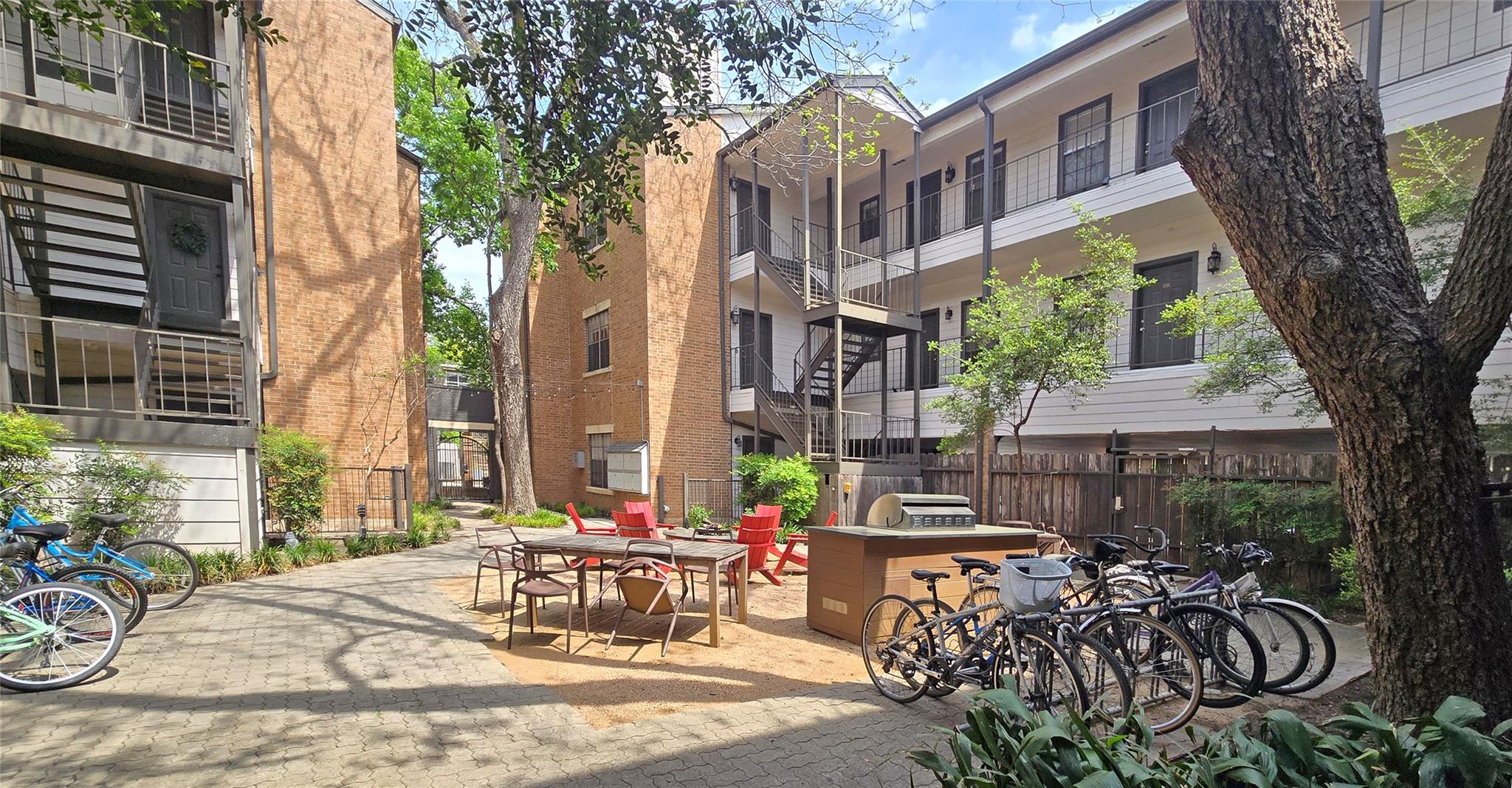 203 E 31st St # 207, Austin, TX 78705