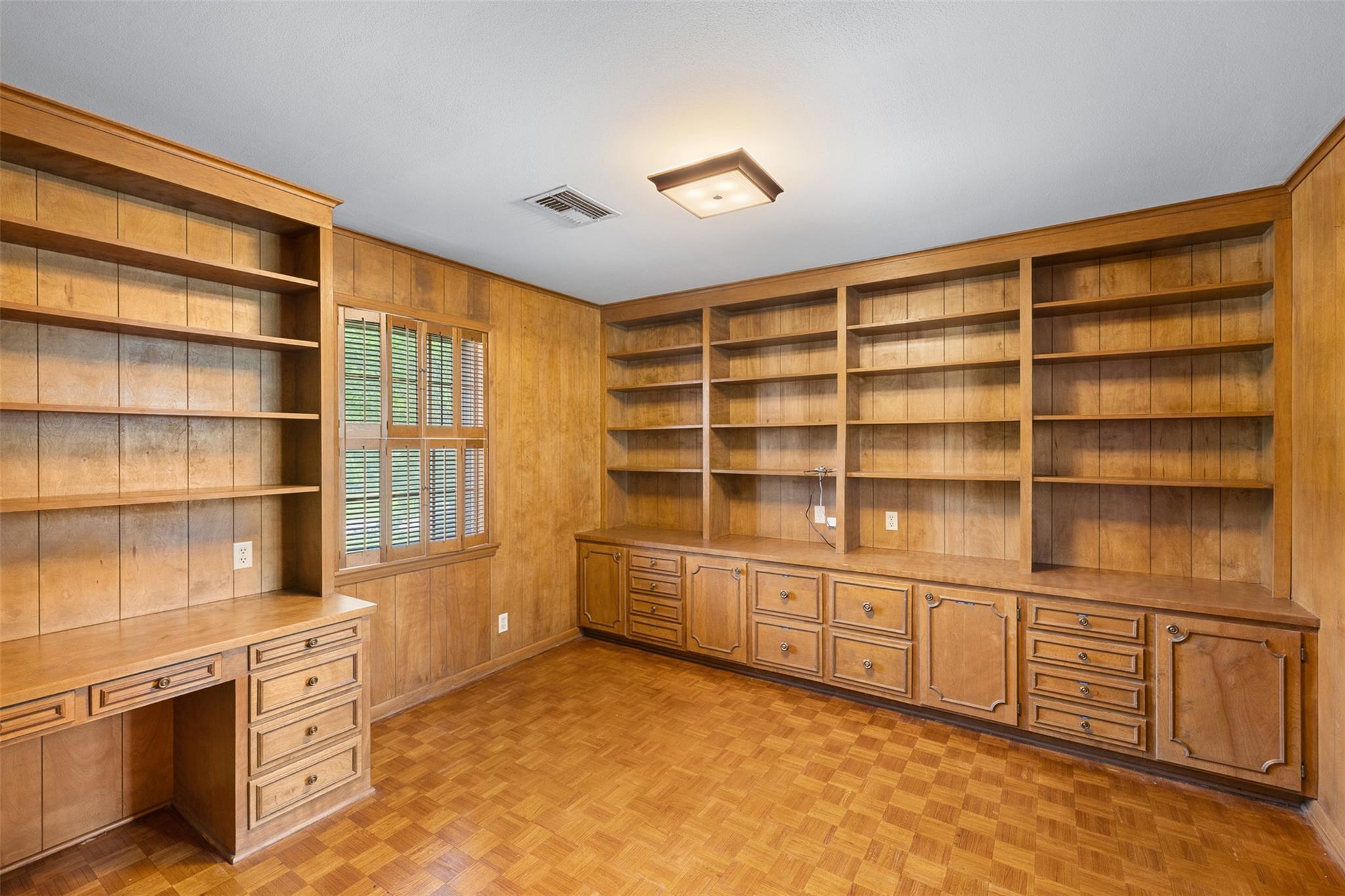 301 Cedar Cir, Brenham, TX 77833