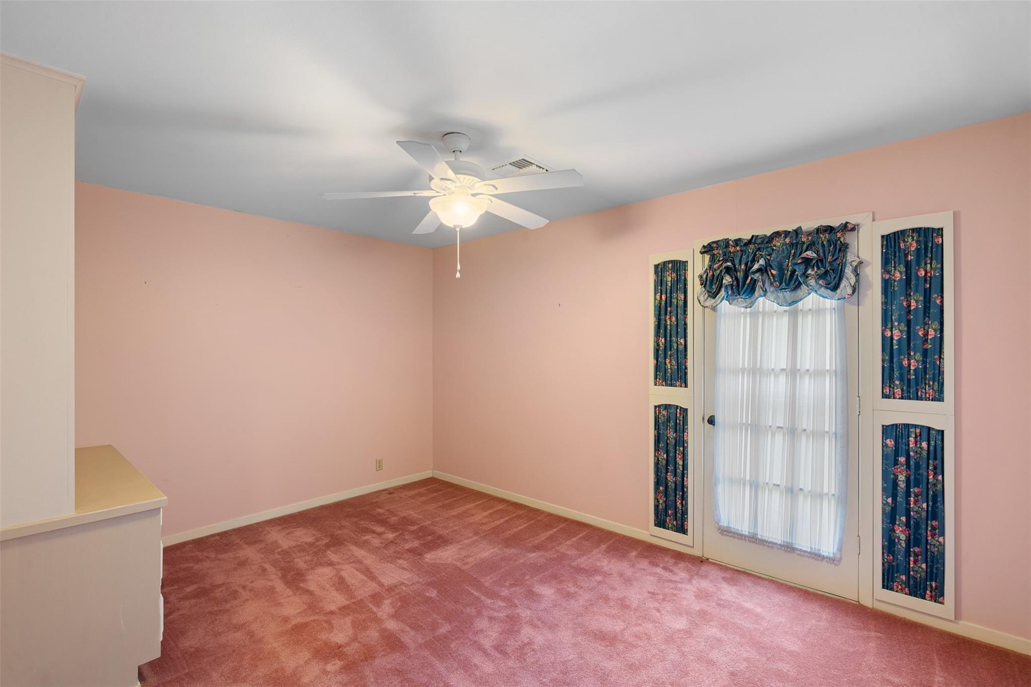 301 Cedar Cir, Brenham, TX 77833