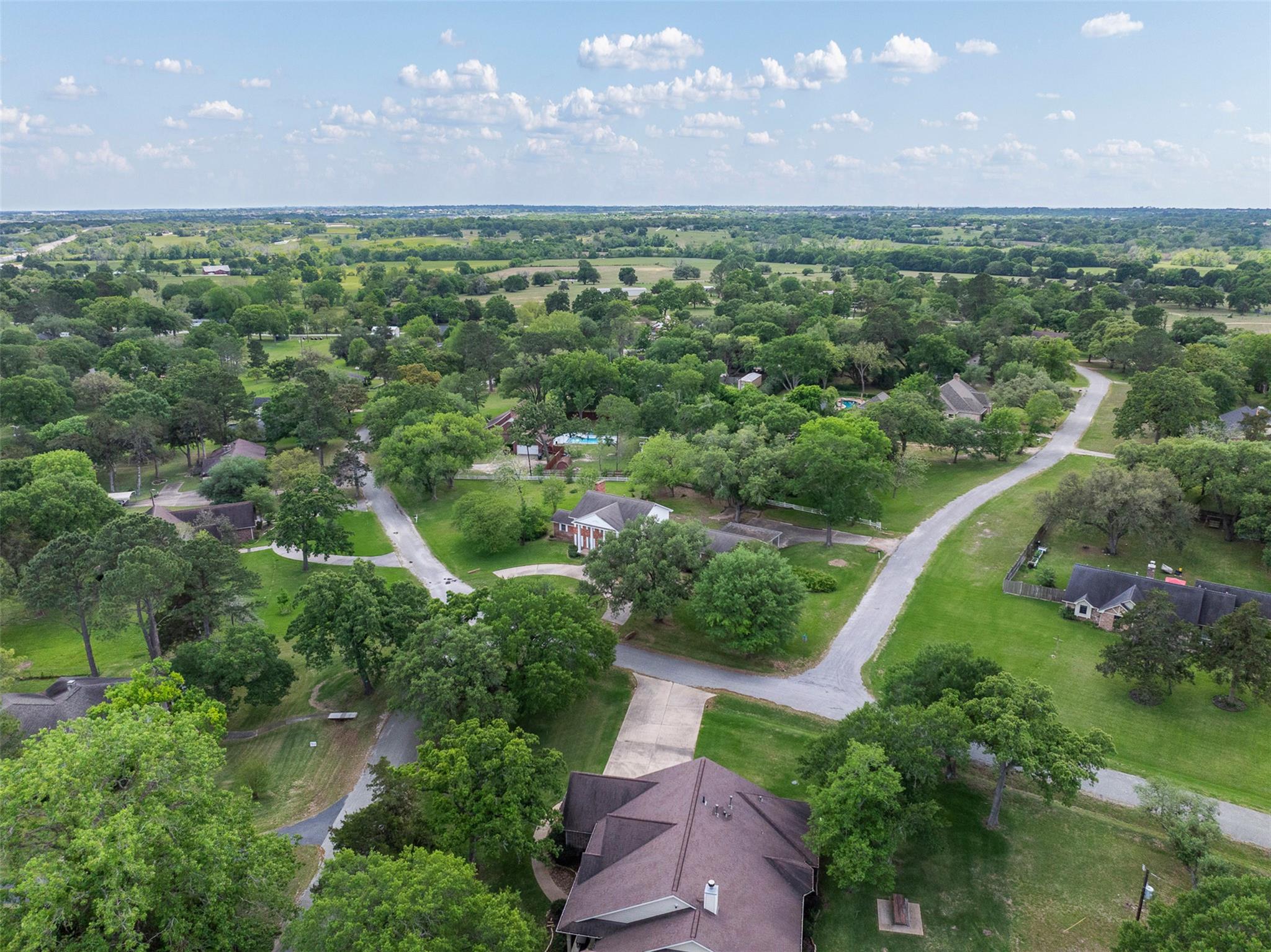 301 Cedar Cir, Brenham, TX 77833