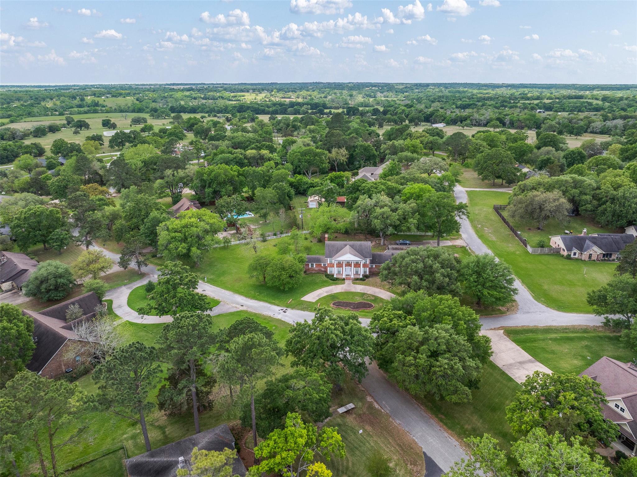 301 Cedar Cir, Brenham, TX 77833