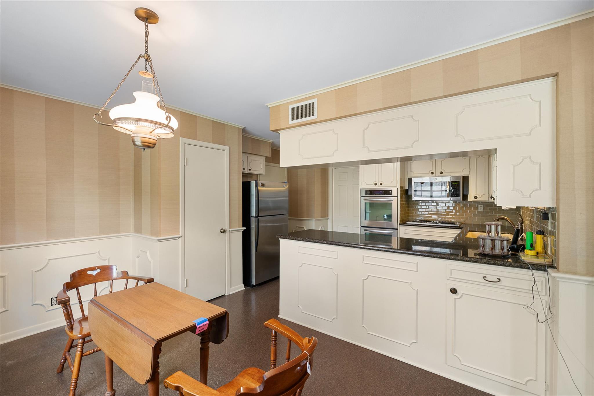 301 Cedar Cir, Brenham, TX 77833