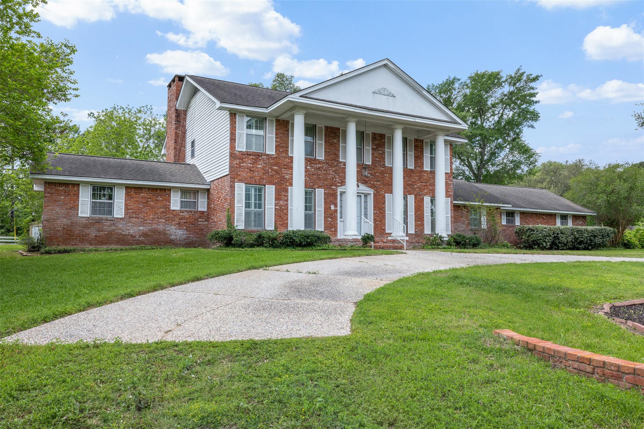 301 Cedar Cir, Brenham, TX 77833