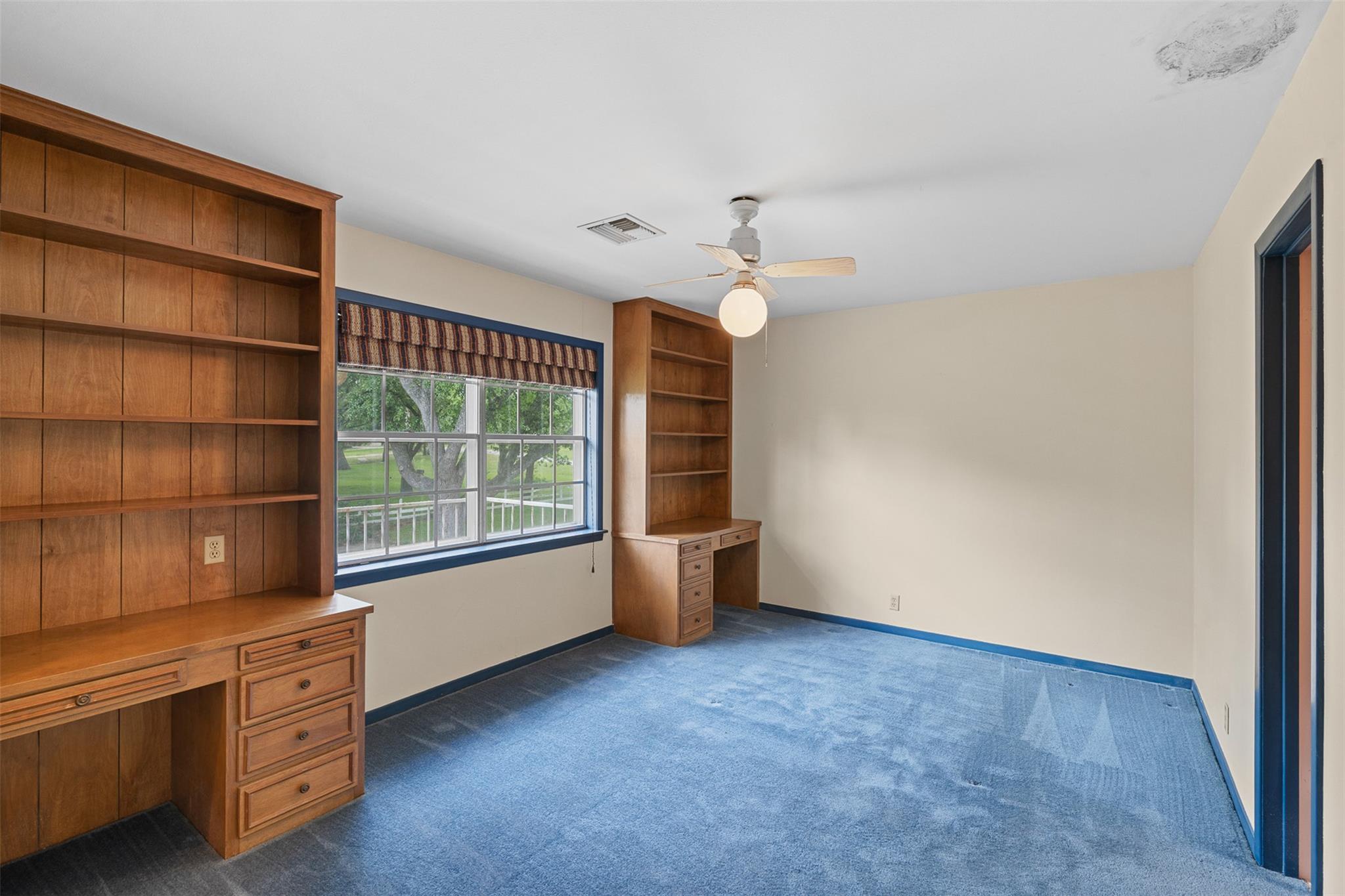 301 Cedar Cir, Brenham, TX 77833