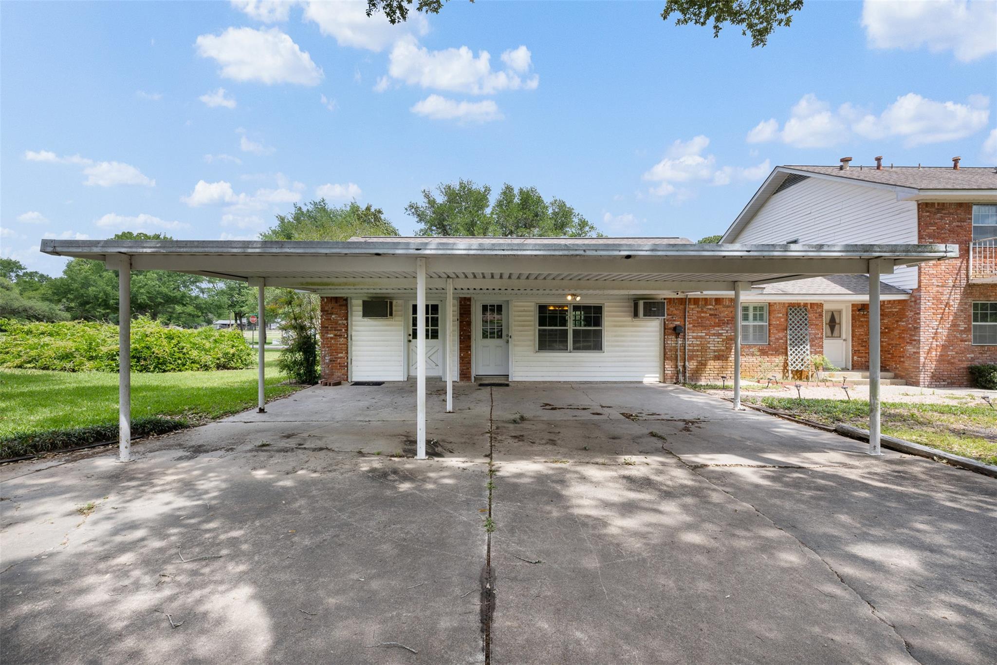 301 Cedar Cir, Brenham, TX 77833