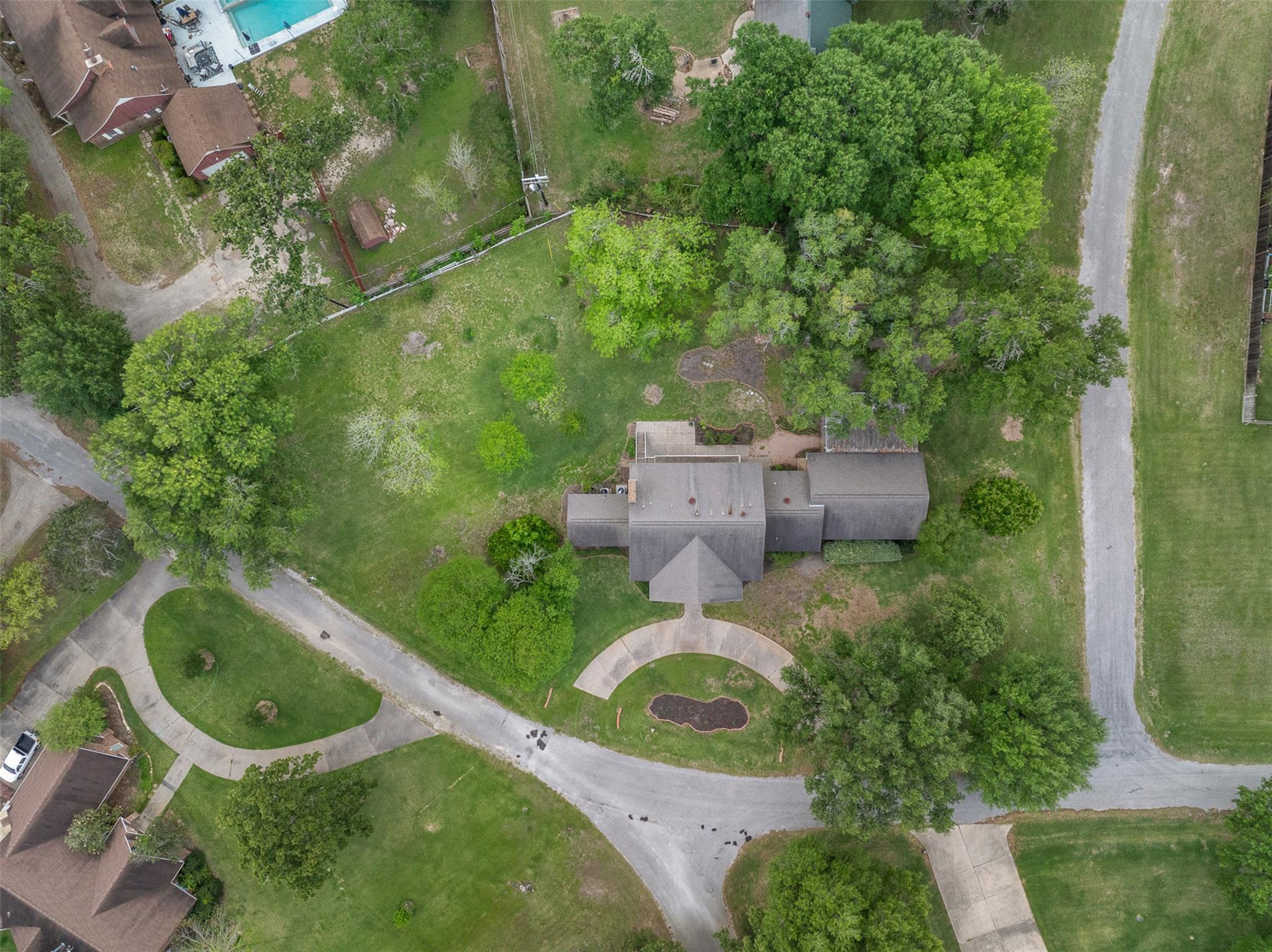 301 Cedar Cir, Brenham, TX 77833