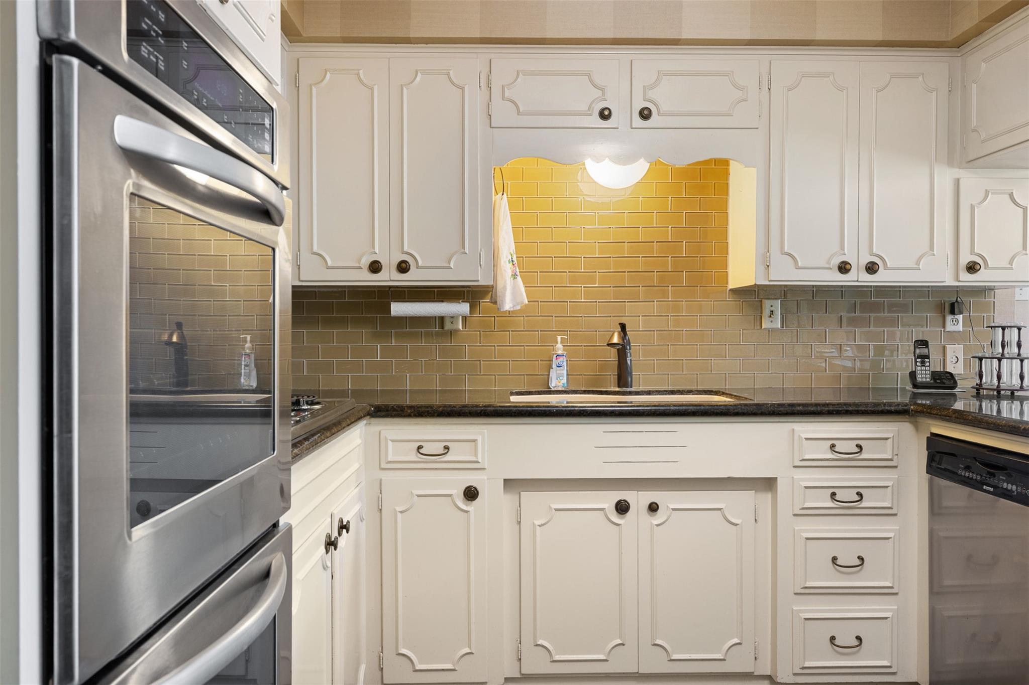 301 Cedar Cir, Brenham, TX 77833