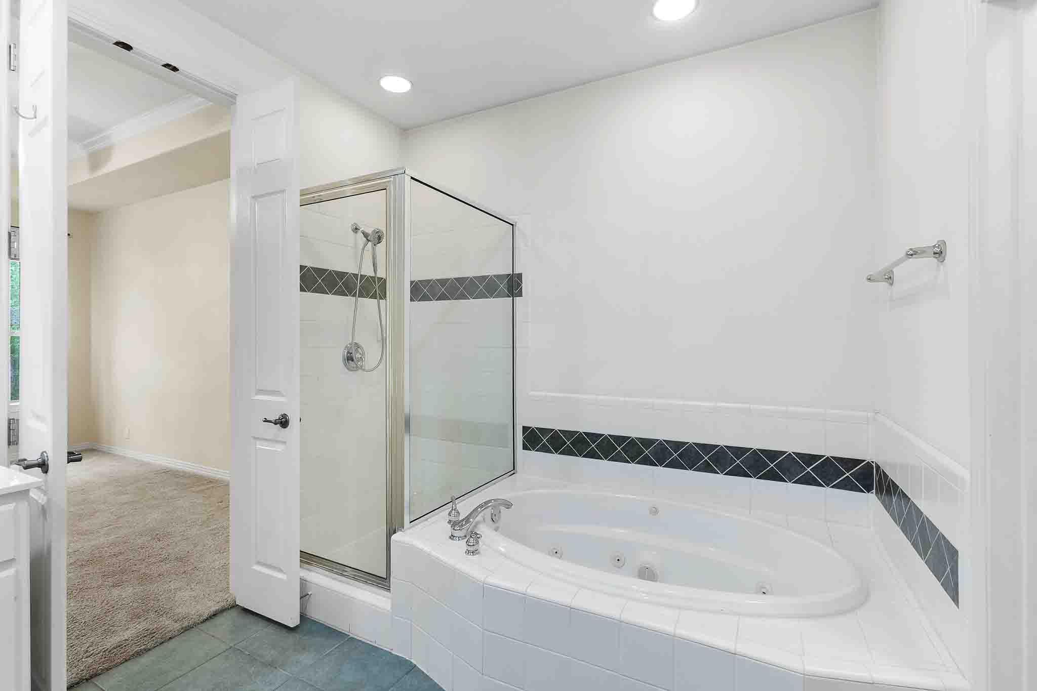 5800 Courtyard Dr # 2, Austin, TX 78731