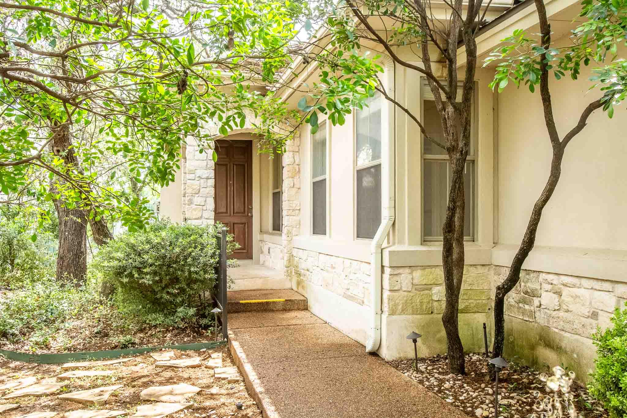 5800 Courtyard Dr # 2, Austin, TX 78731
