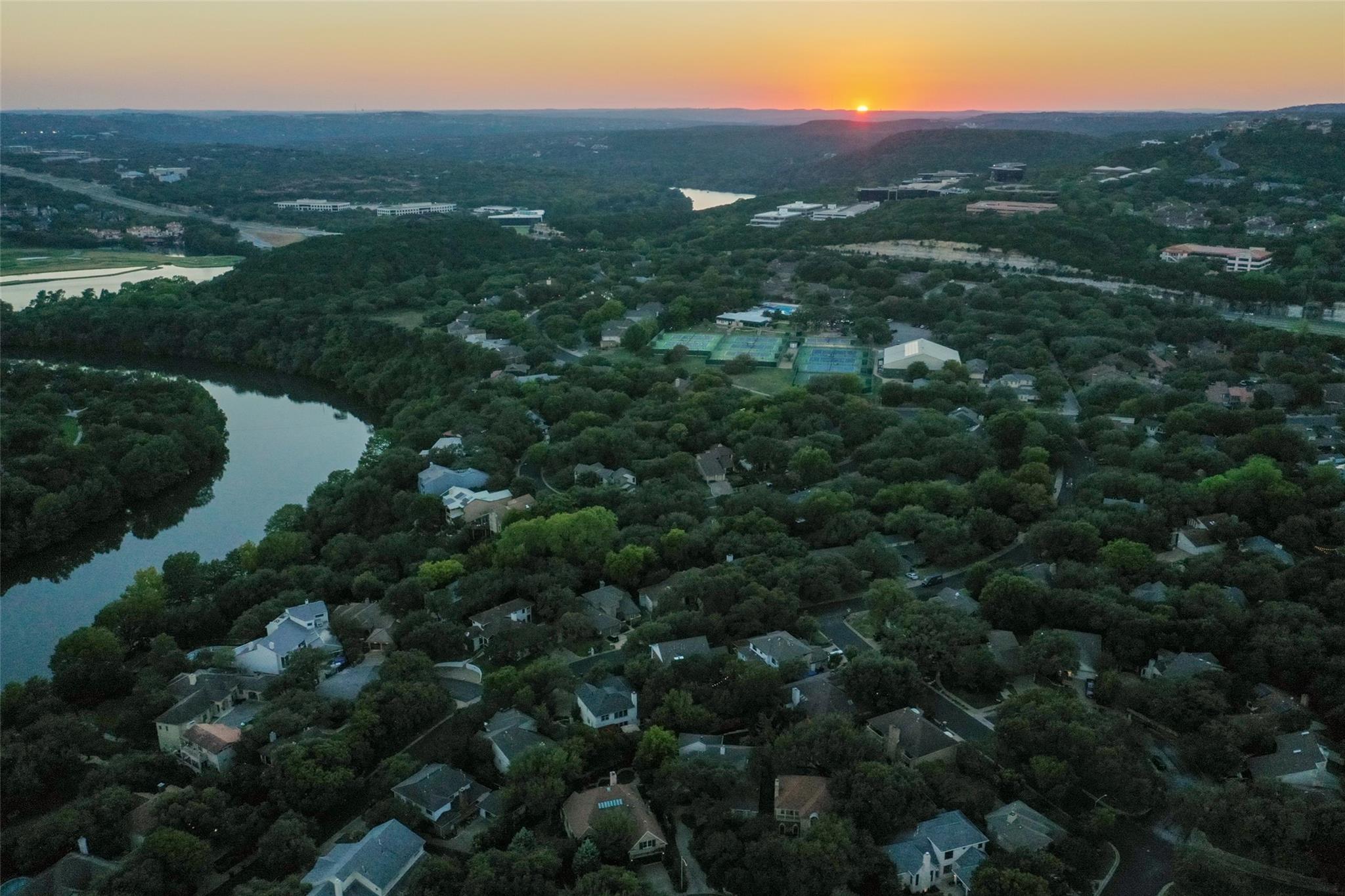 5800 Courtyard Dr # 2, Austin, TX 78731