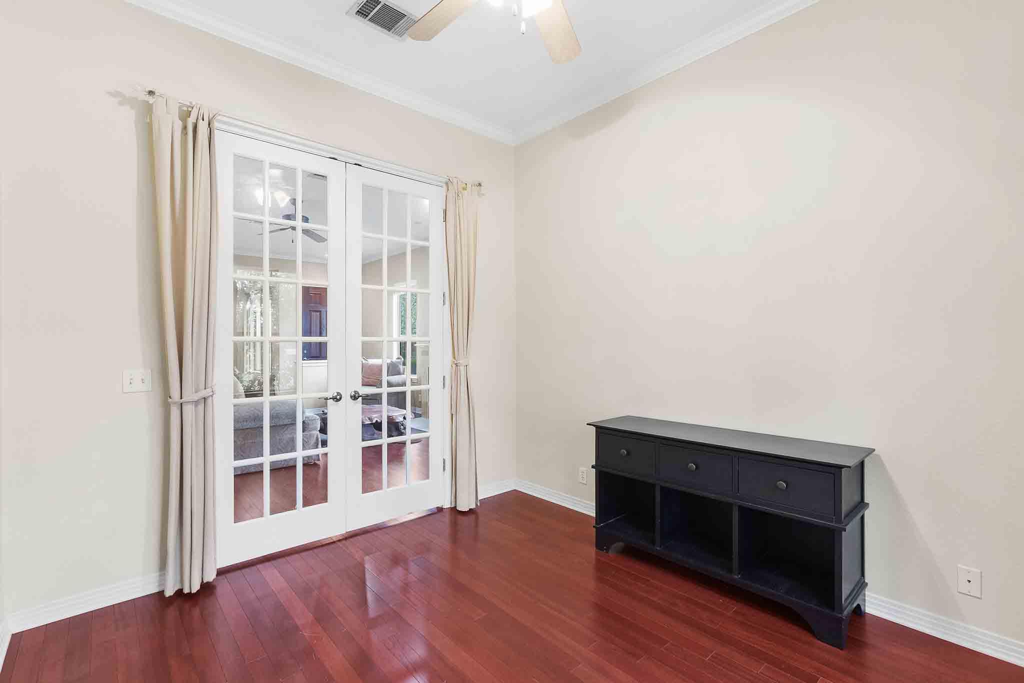 5800 Courtyard Dr # 2, Austin, TX 78731