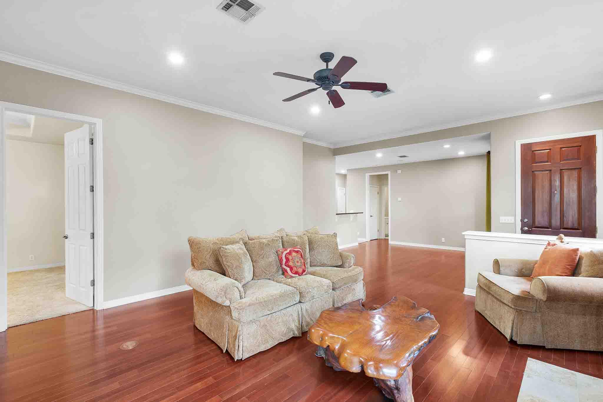 5800 Courtyard Dr # 2, Austin, TX 78731