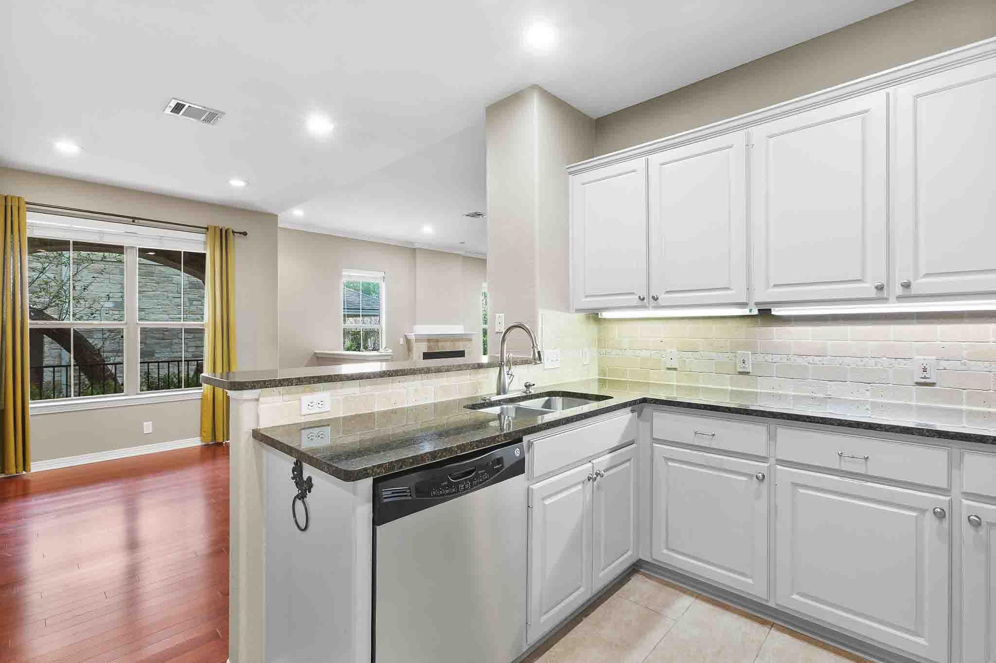 5800 Courtyard Dr # 2, Austin, TX 78731